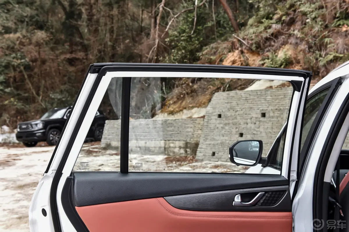 长安CS75畅享型 1.5T 自动尊贵型后排侧窗遮阳帘