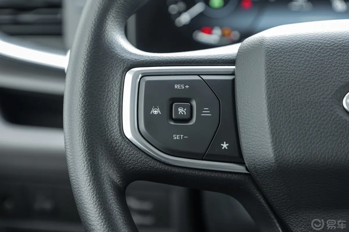 全顺2.0T 自动多功能商用车中轴低顶 5/6座 汽油左侧方向盘功能按键