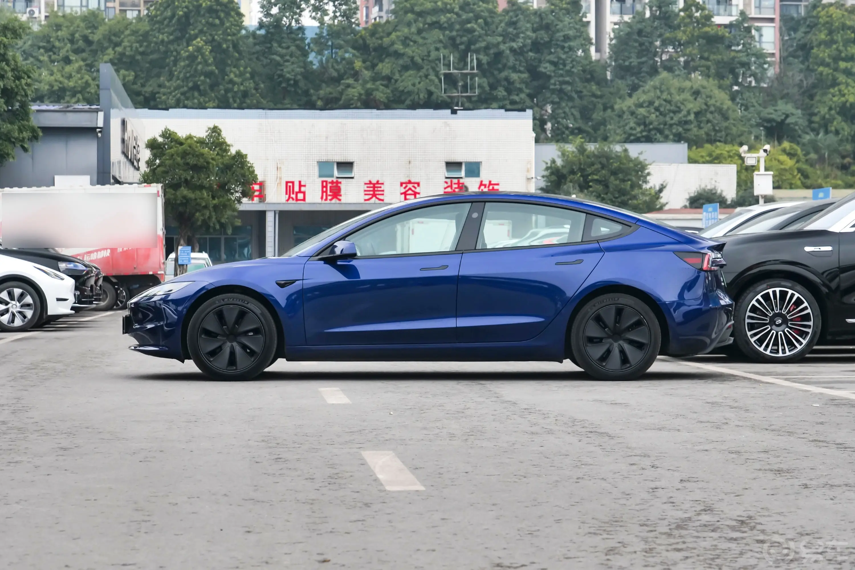 Model 3606km 后轮驱动版正侧车头向左水平