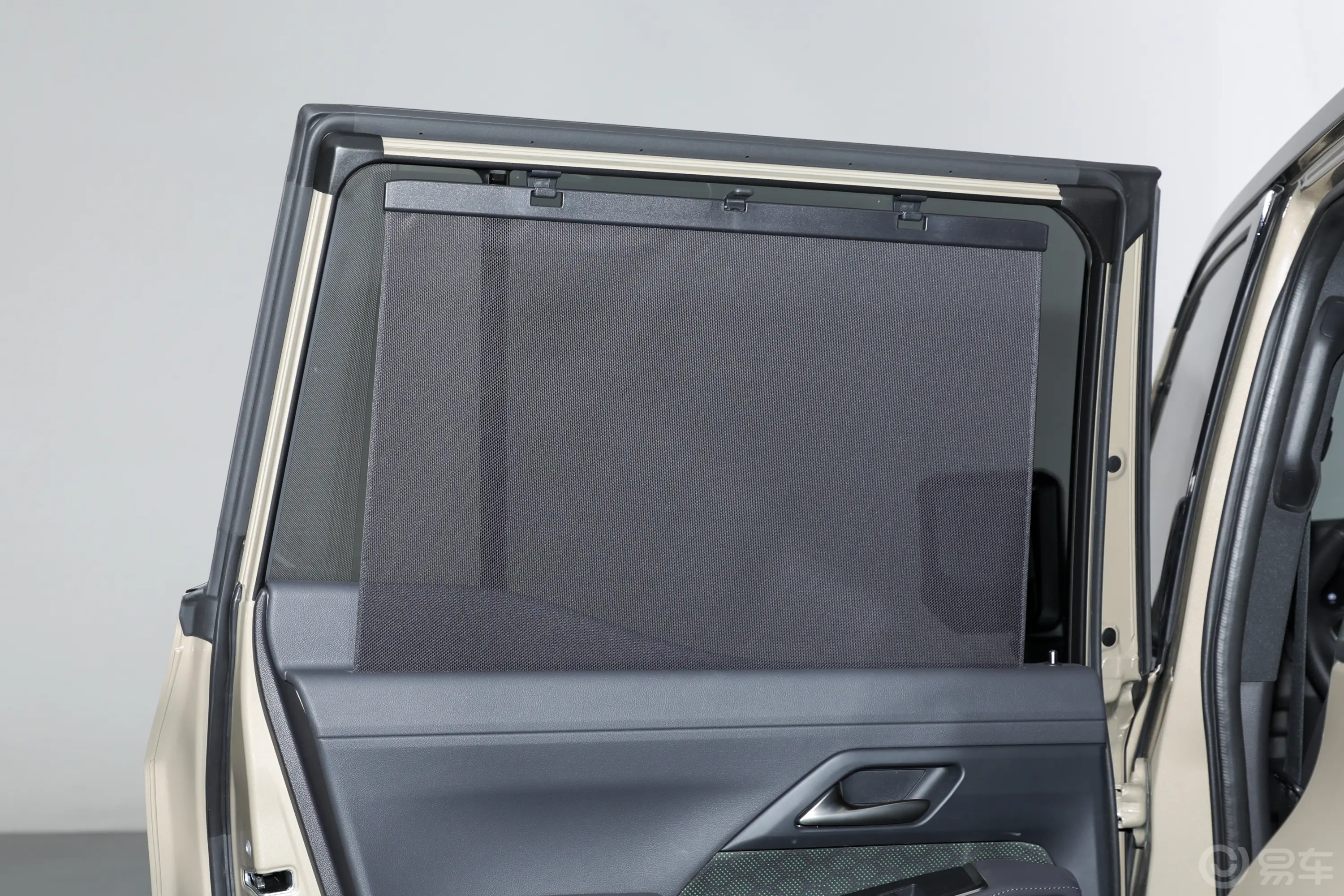 雷克萨斯GX550h OVERTRAIL远峰版 5座后排侧窗遮阳帘