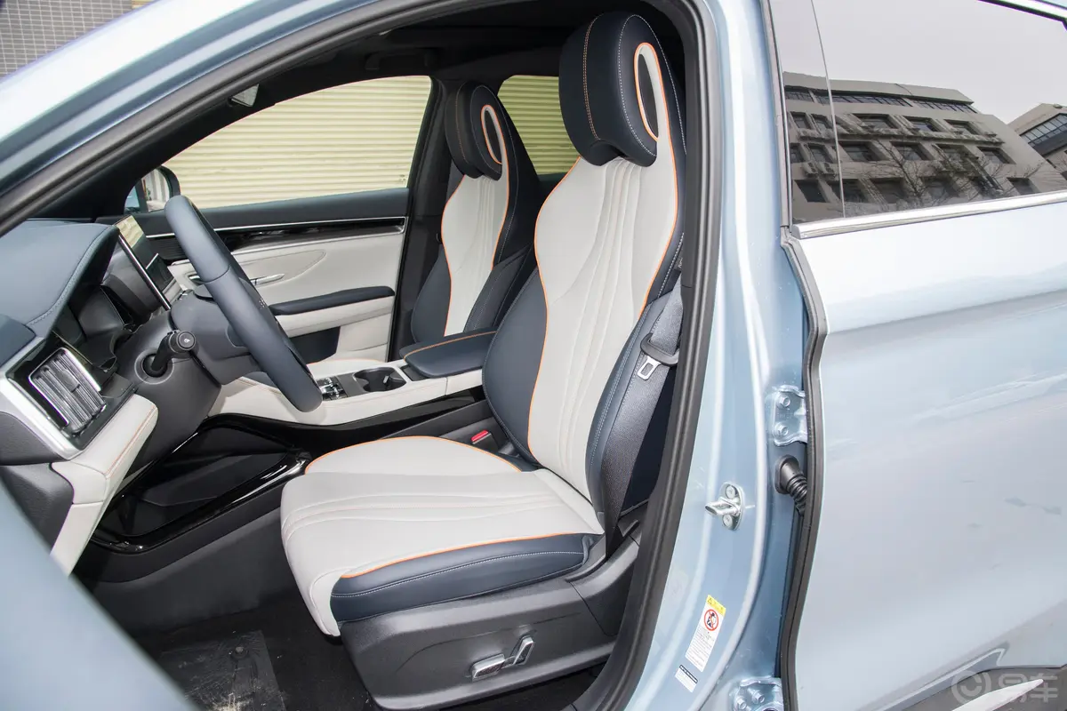 宋PLUS新能源EV 荣耀版 520km 豪华型驾驶员座椅