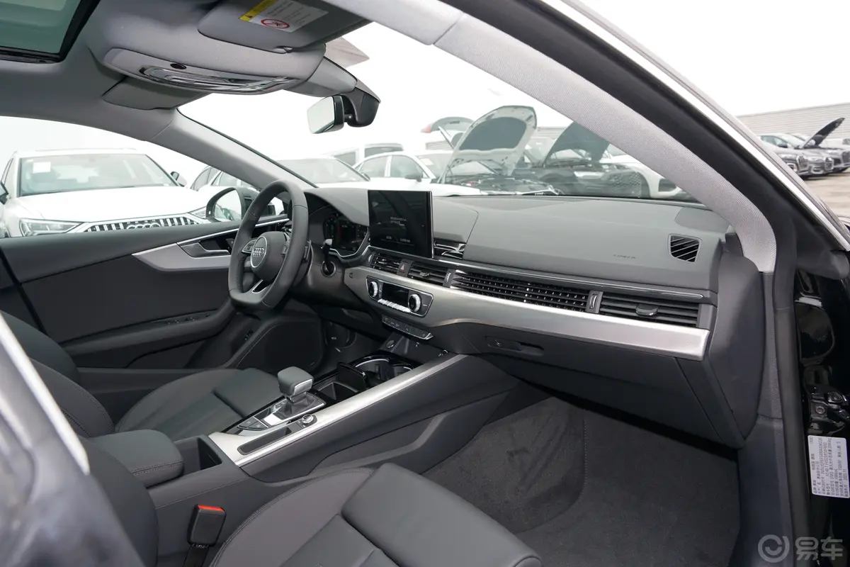 奥迪A5Sportback 40 TFSI 时尚动感型内饰全景副驾驶员方向