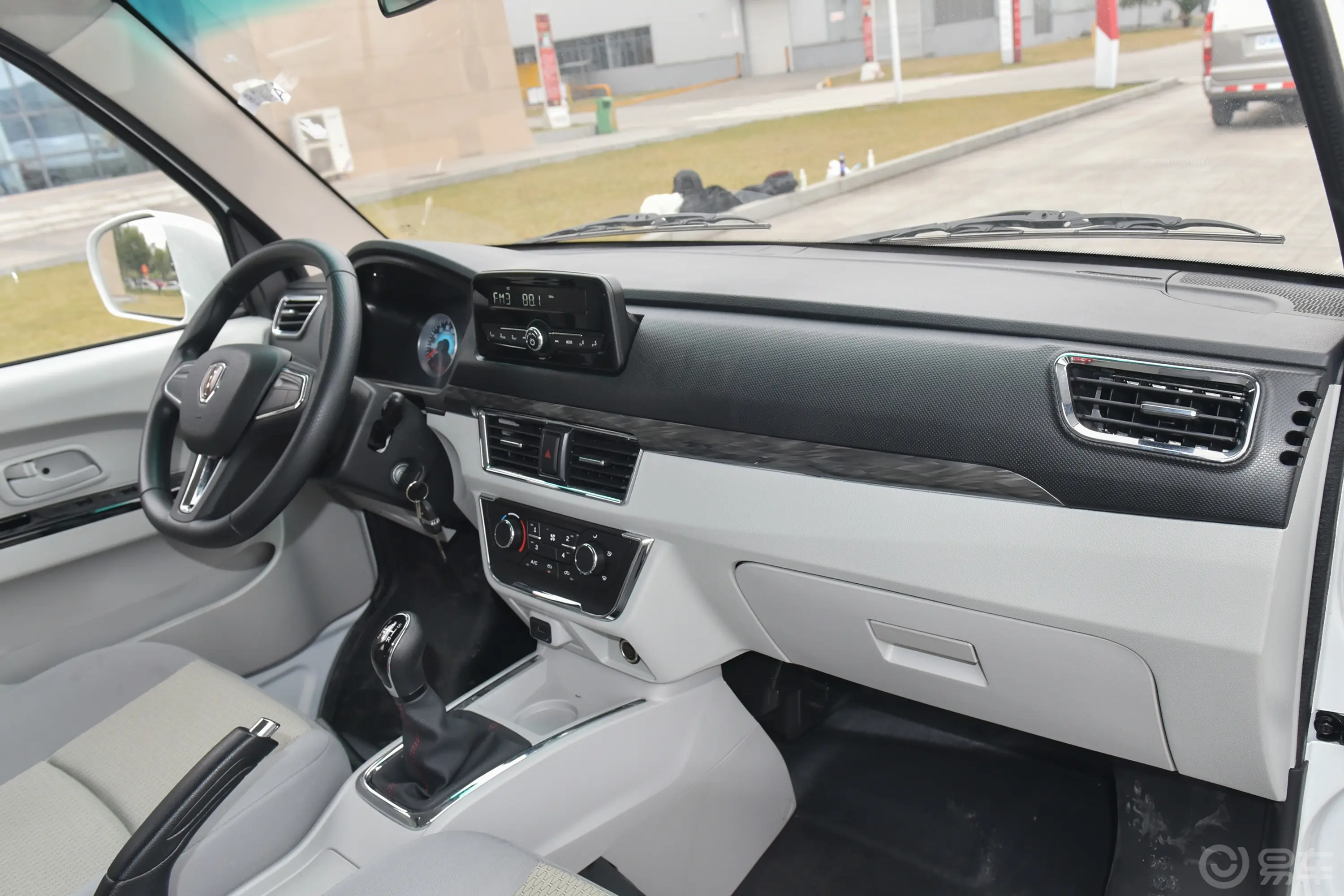 金杯小海狮X301.5L 客车财富型空调版 6座内饰全景副驾驶员方向
