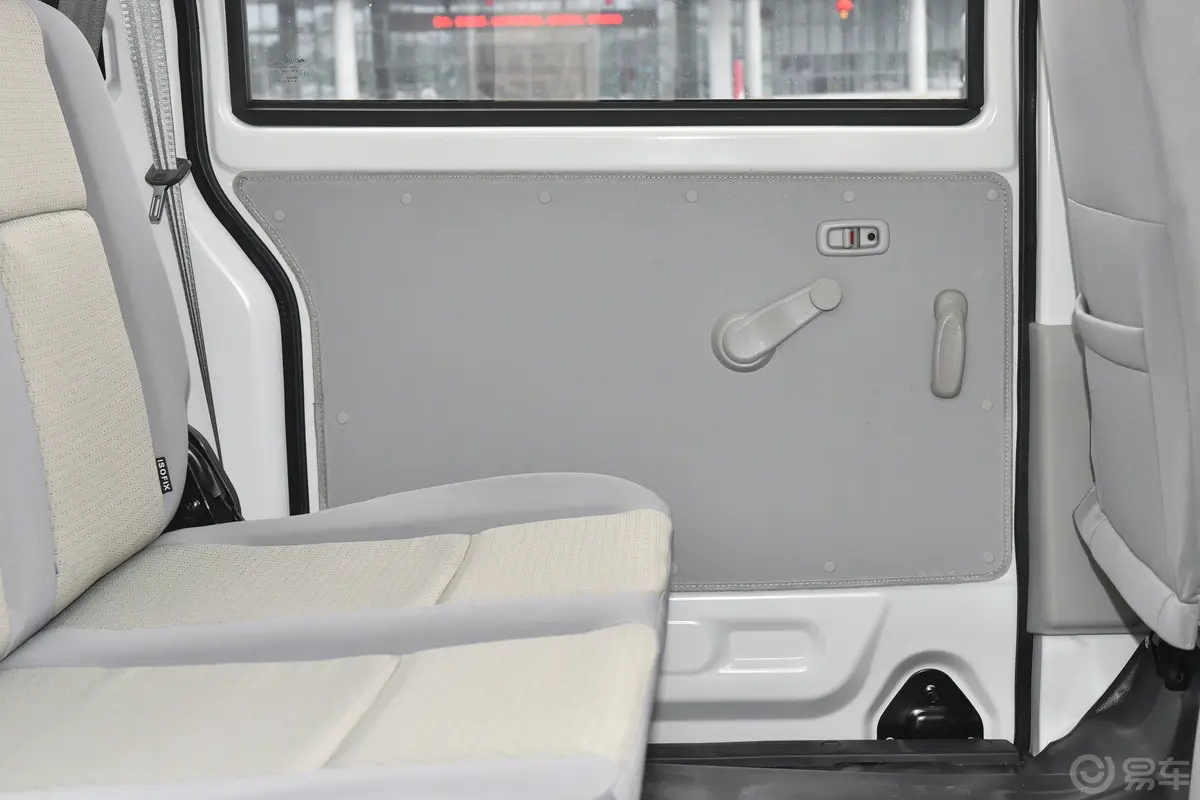 金杯小海狮X301.5L 客车财富型空调版 6座后排功能