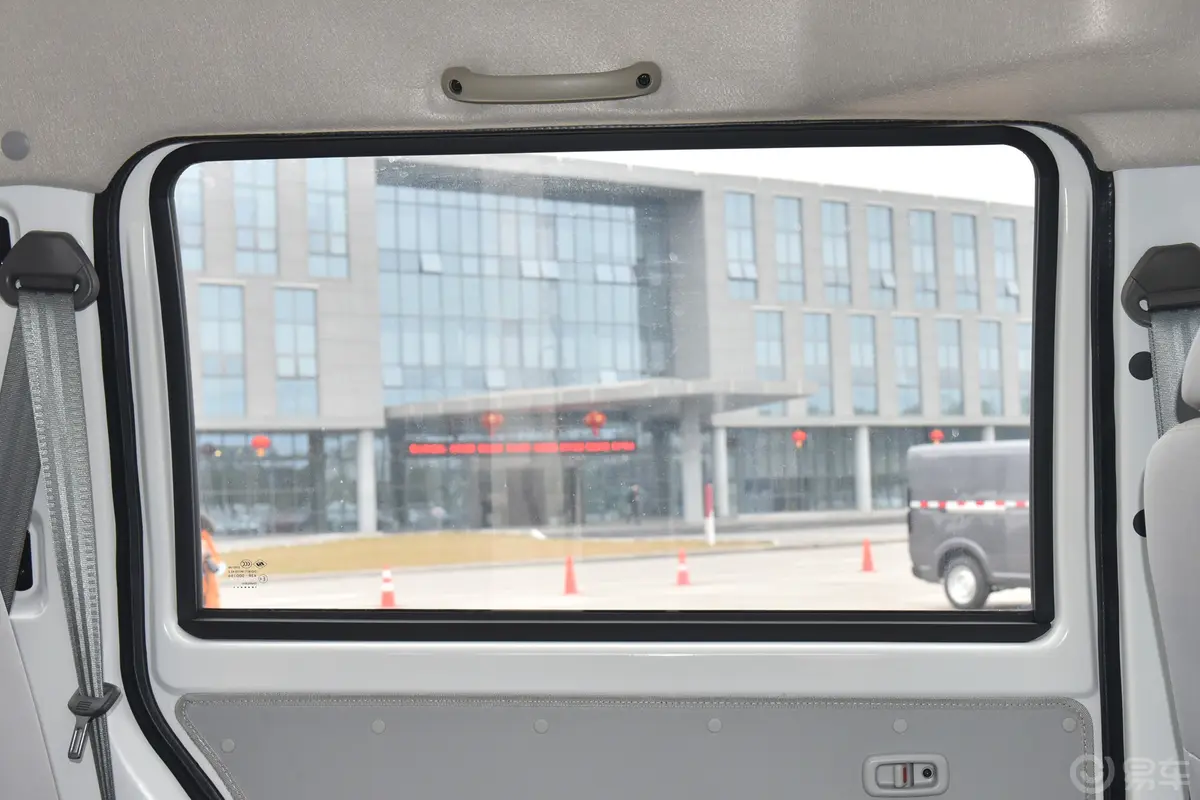 金杯小海狮X301.5L 客车财富型空调版 6座后排侧窗遮阳帘