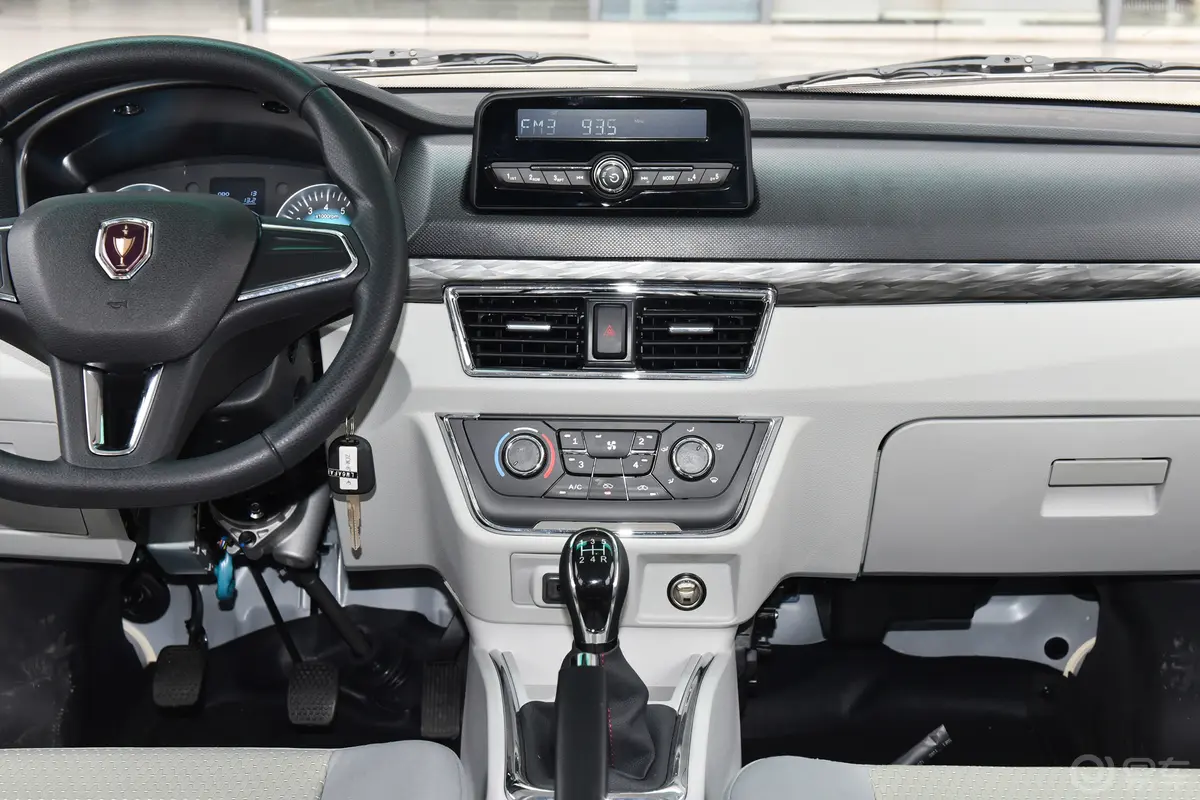 金杯小海狮X301.5L 客车财富型空调版 6座中控台整体