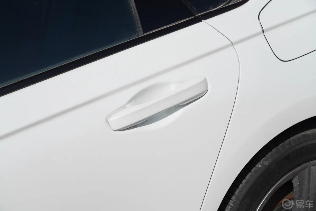 雅阁 e:PHEV2.0L 82km 智享版驾驶员侧后门把手