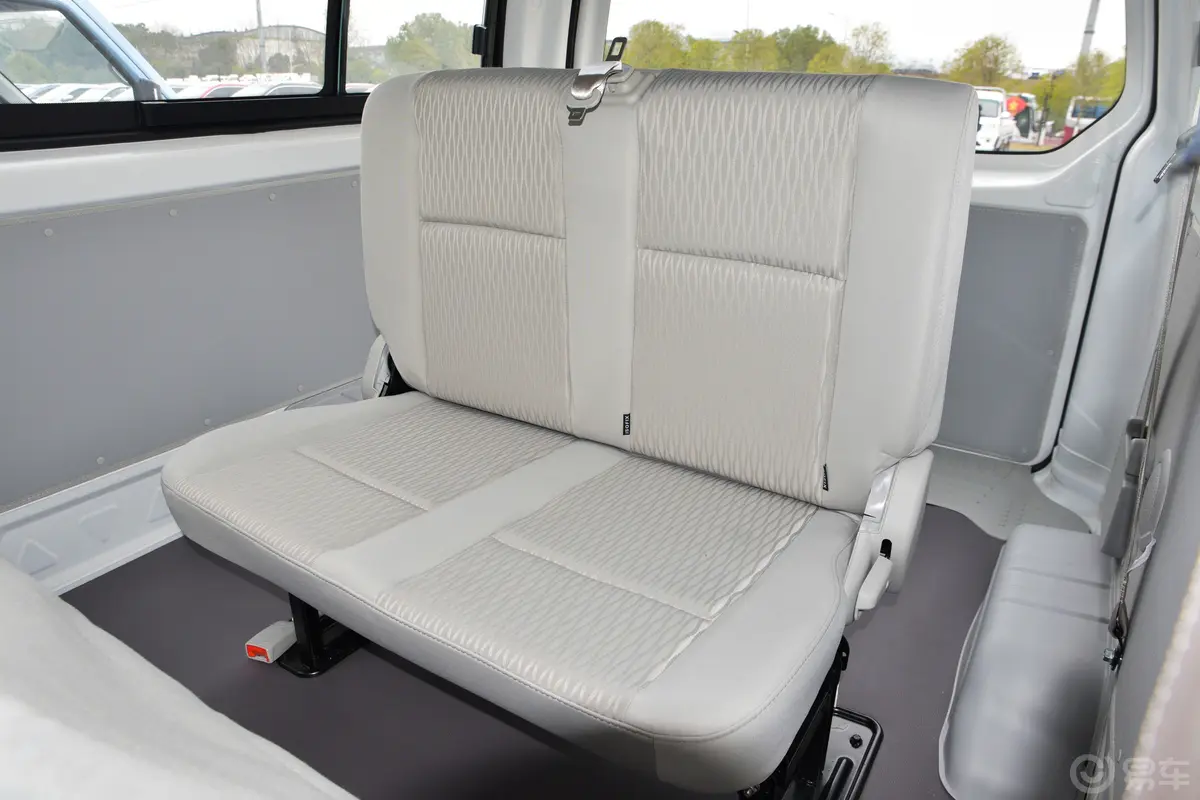 金杯新海狮X30L1.5L 客车财富空调版 6座第三排座椅