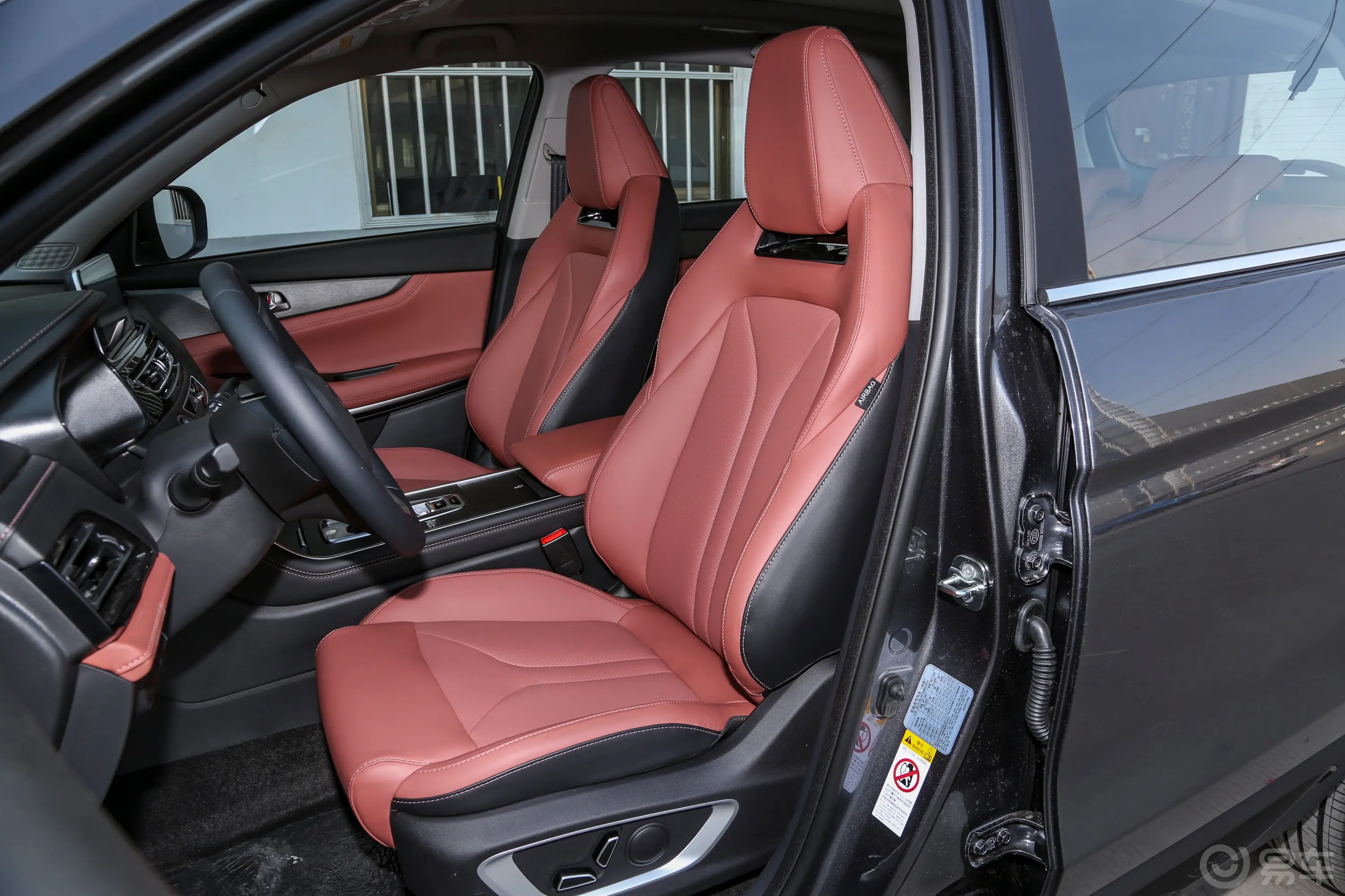 长安CS75畅享型 1.5T 自动尊贵型驾驶员座椅