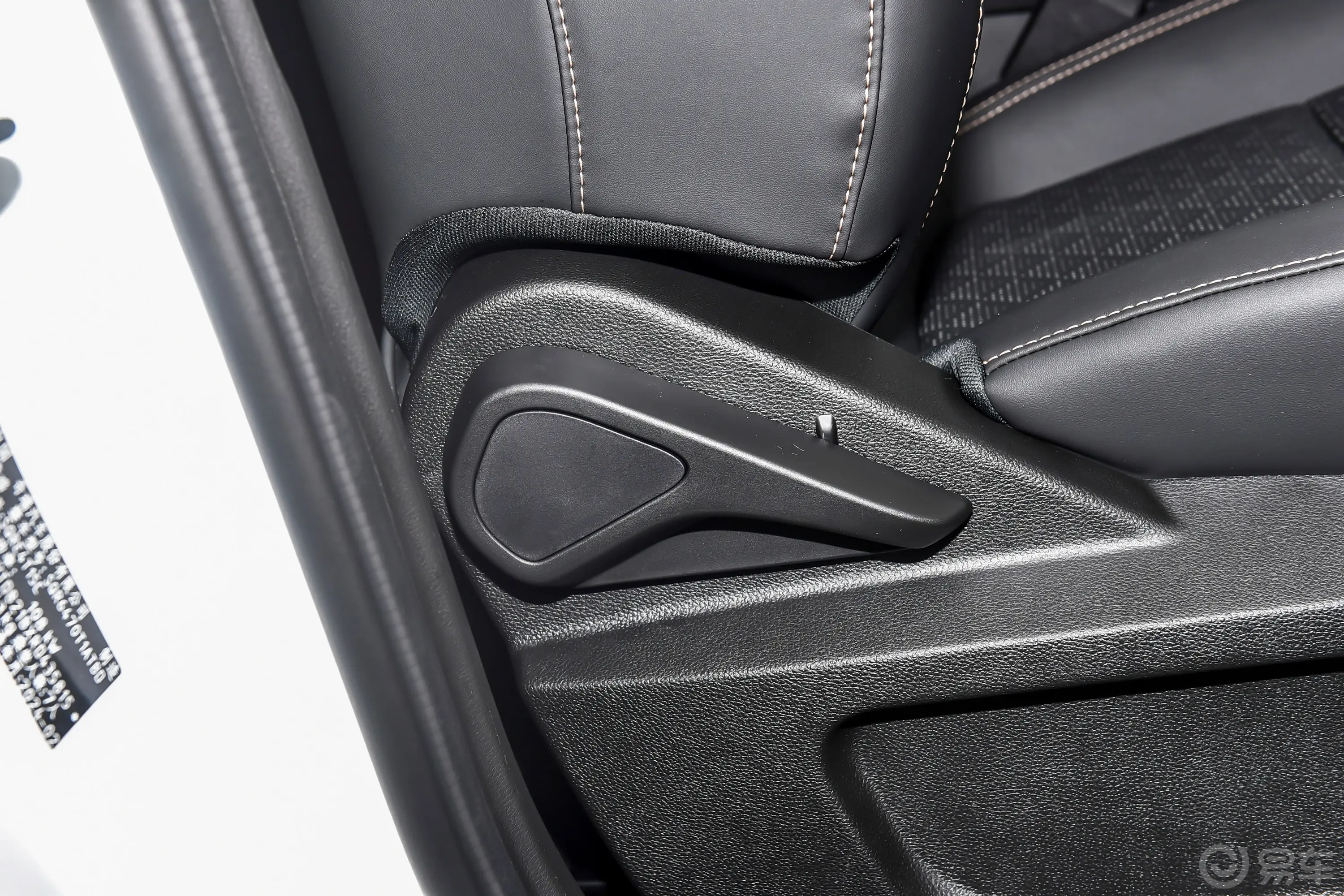 瑞虎8改款 1.5T 双离合新动版 7座副驾座椅调节