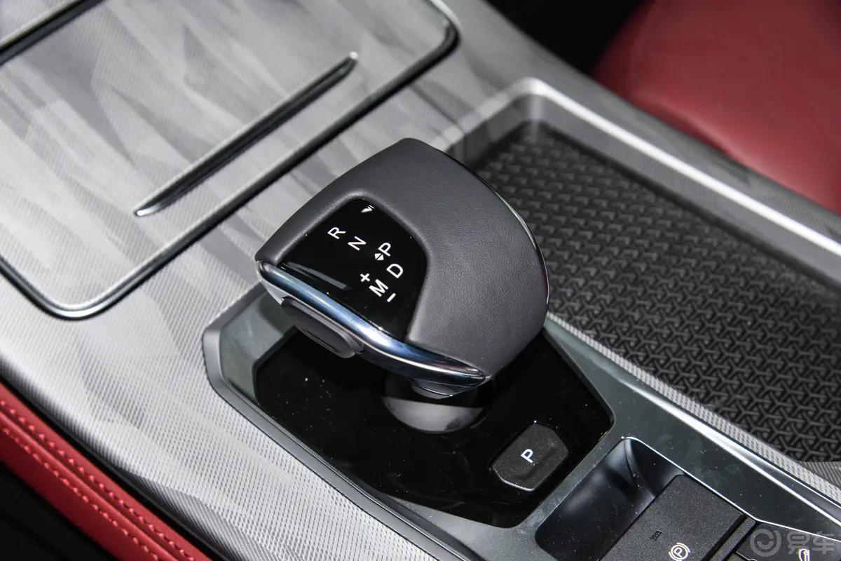 捷途X70 PLUS1.6T 双离合超享版 7座换挡装置