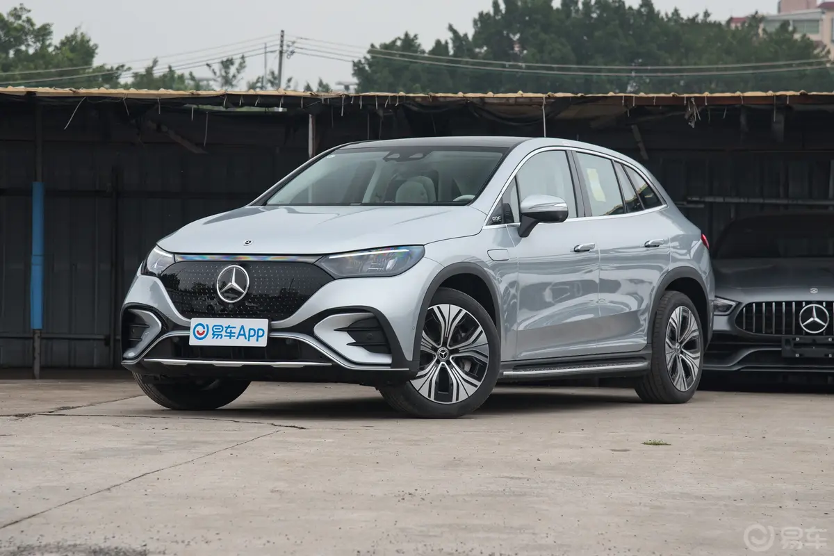 奔驰EQE SUV350 4MATIC 豪华版侧前45度车头向左水平