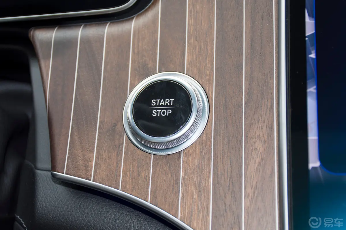 奔驰EQE SUV350 4MATIC 豪华版钥匙孔或一键启动按键