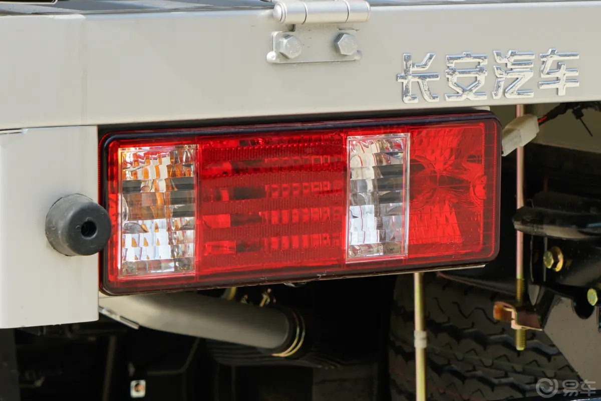 跨越王X5 PLUS东安 1.6L 3.6米栏板车单排双后轮标准型 CNG外观灯组