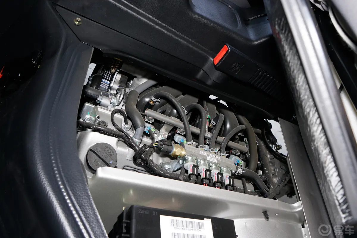 跨越王X5 PLUS东安 1.6L 3.6米栏板车单排双后轮标准型 CNG发动机特写