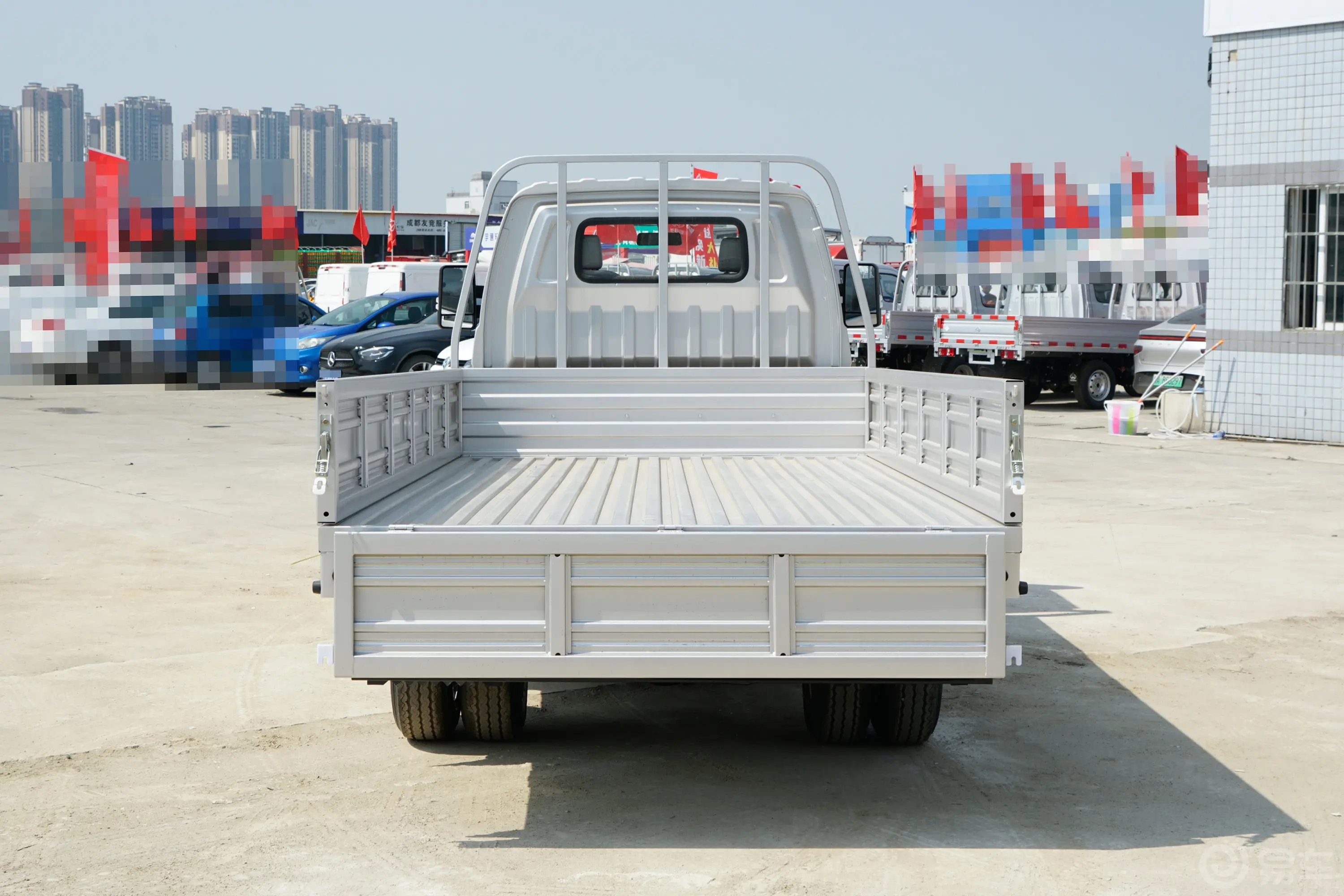 跨越王X5 PLUS东安 1.6L 3.6米栏板车单排双后轮标准型 CNG后备厢