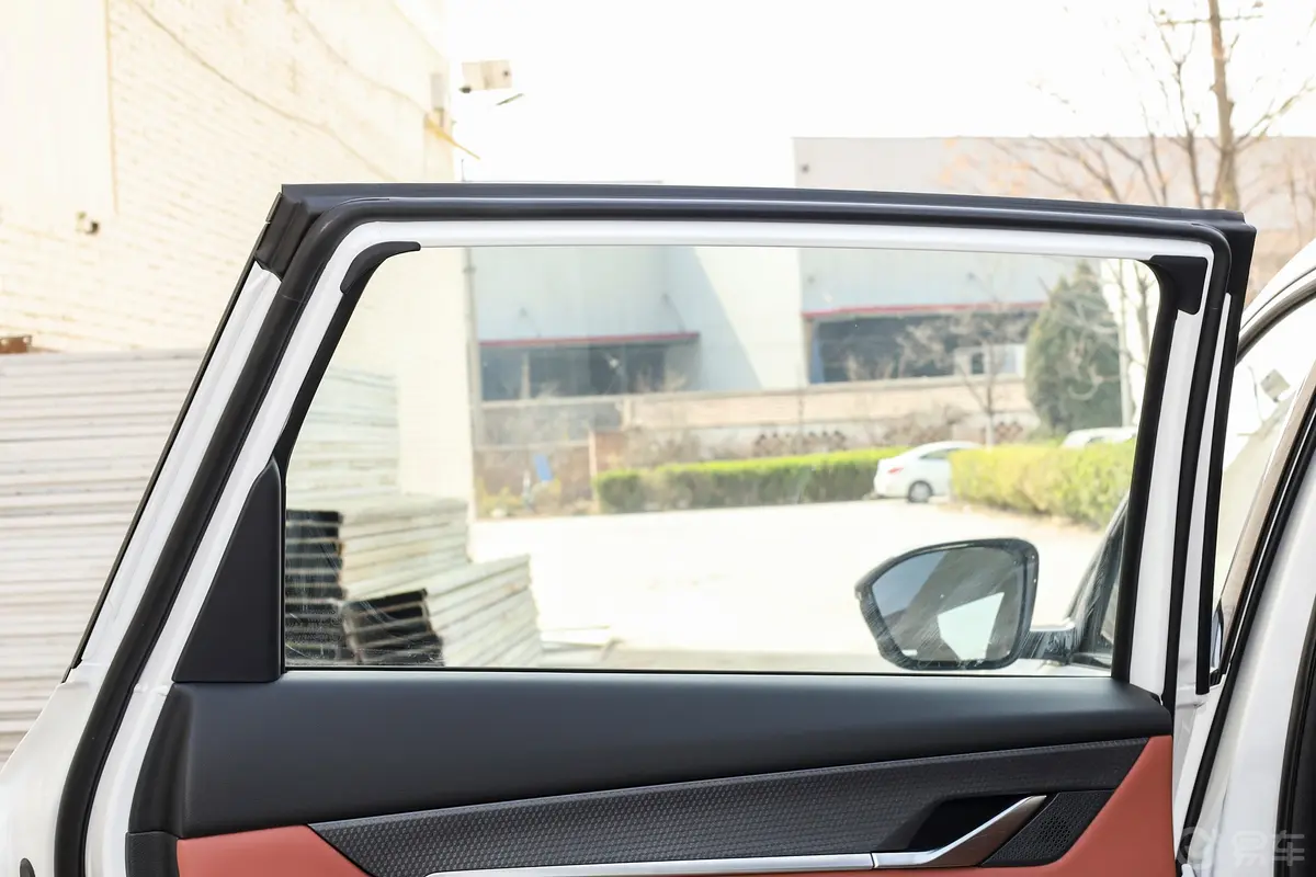 长安CS75PLUS第三代 冠军版 1.5T 智驾劲领型后排侧窗遮阳帘