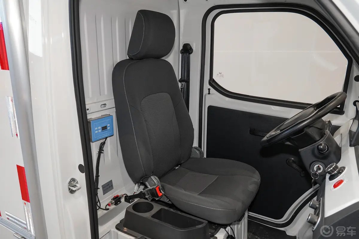 大力牛魔王D01120km 冷藏厢式优选型副驾驶座椅
