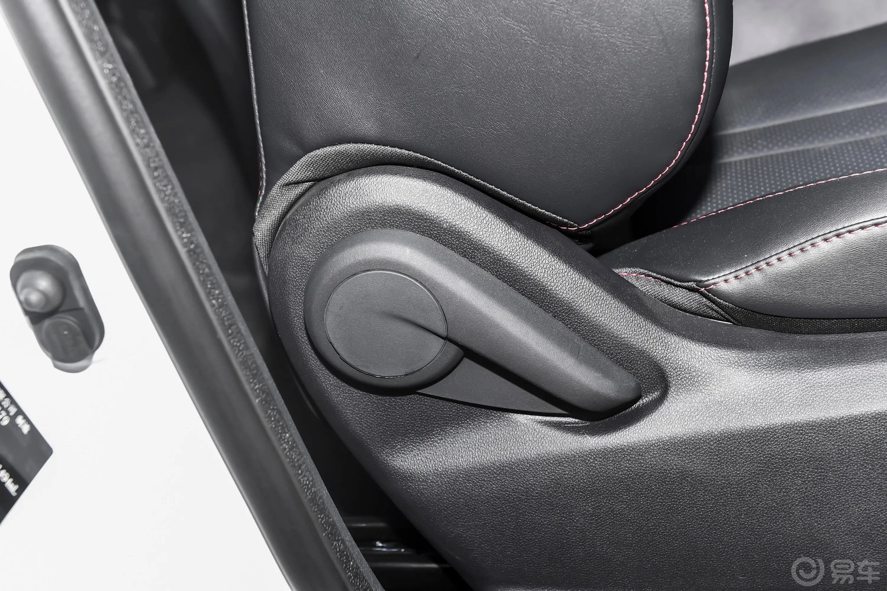 长安CS75畅享版 1.5T 手动精英型副驾座椅调节