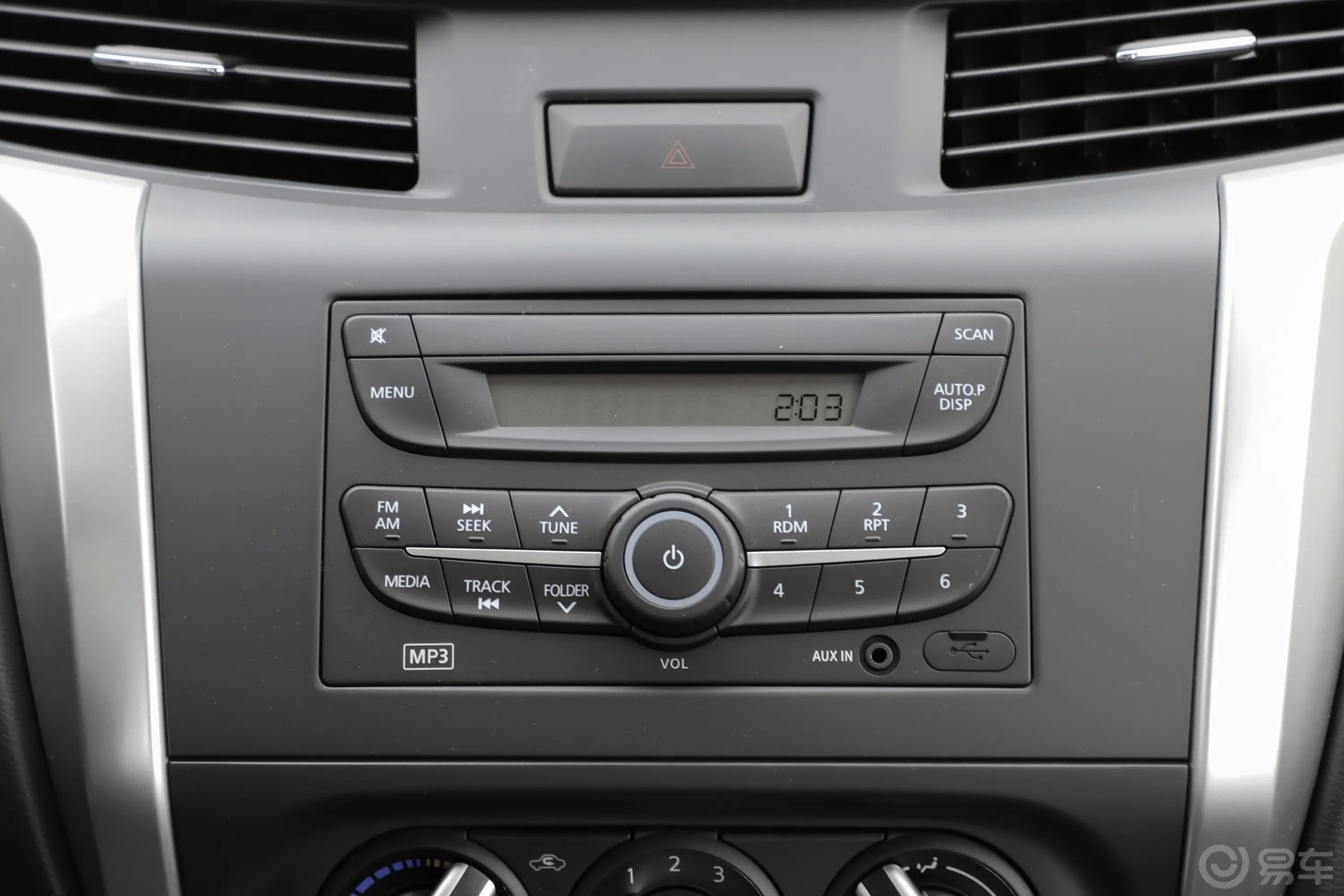 纳瓦拉改款 2.5L 手动四驱舒适型音响