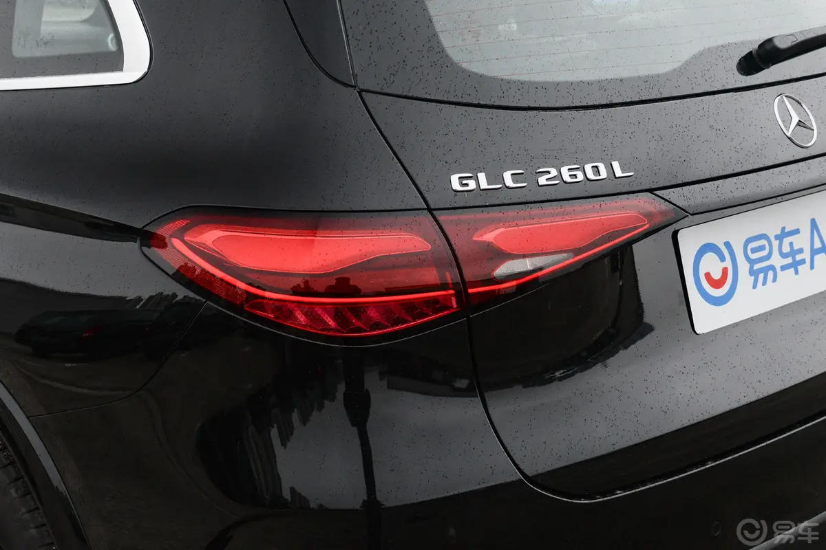 奔驰GLCGLC 260 L 4MATIC 豪华型 5座尾灯侧45度俯拍