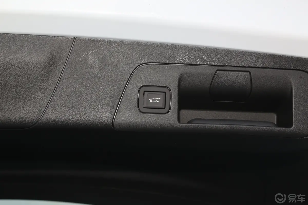 昂科威昂科威S 25T 两驱炫黑风尚版电动尾门按键（手动扶手）