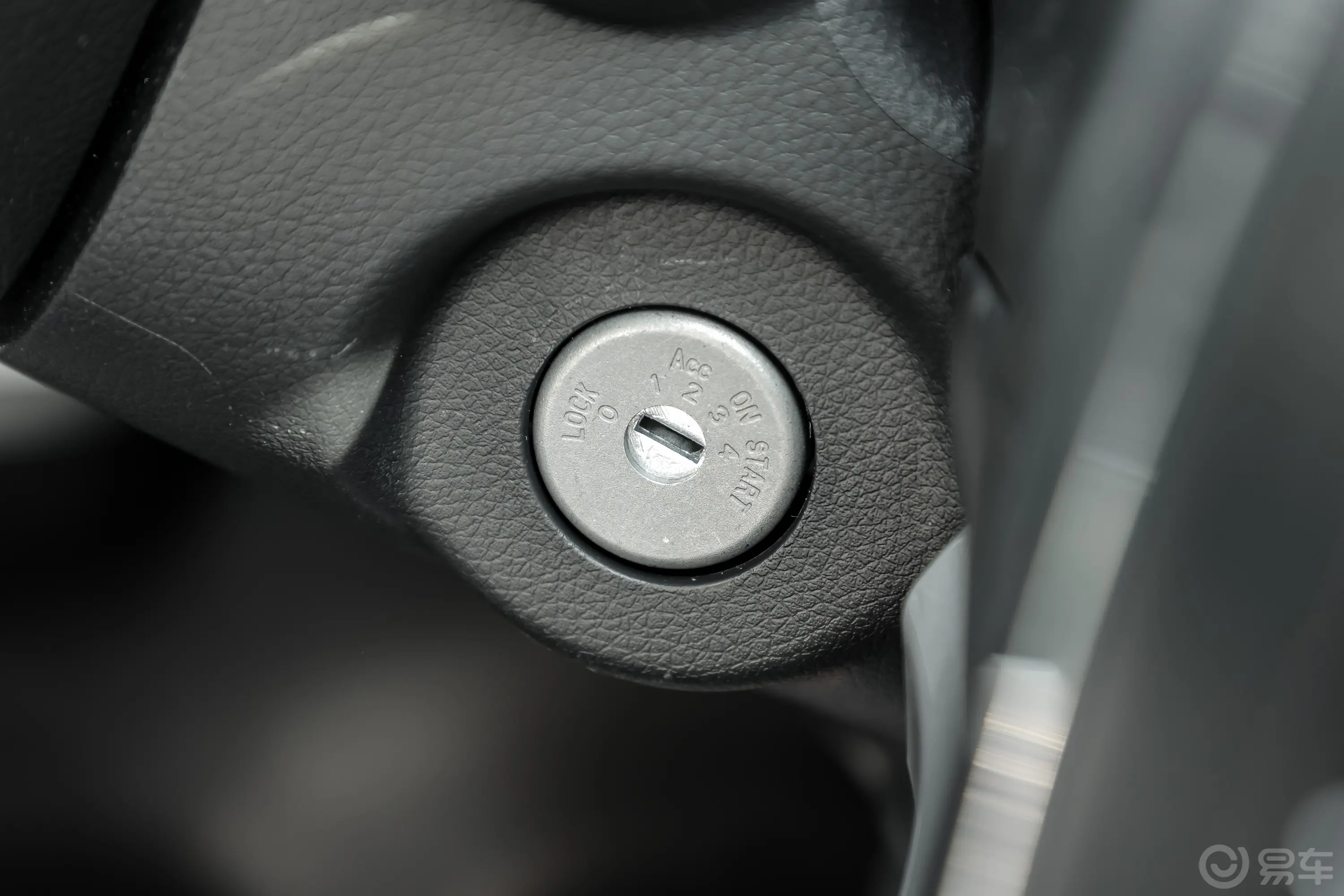 锐骐62.4L 手动两驱标准型 汽油钥匙孔或一键启动按键