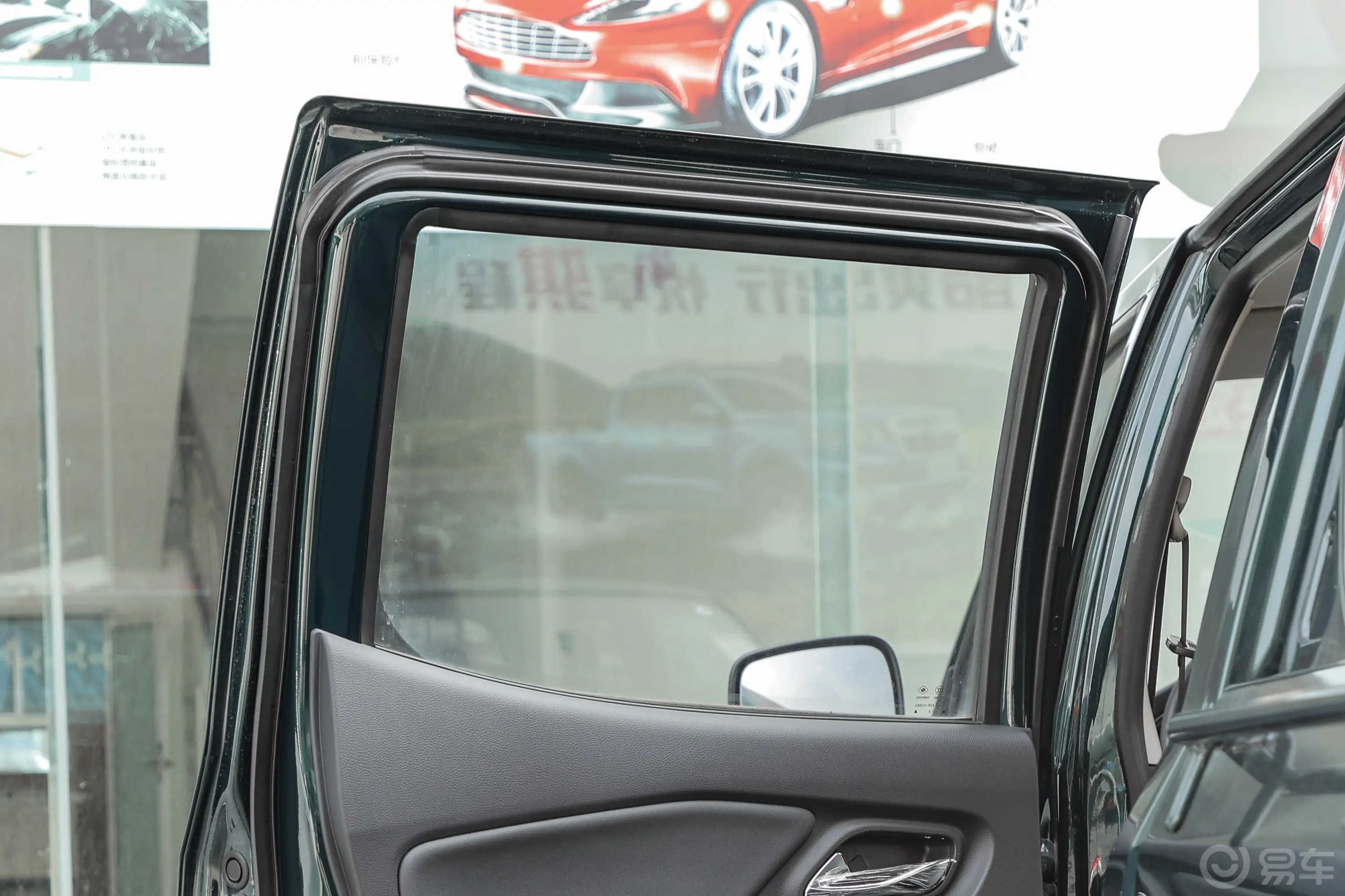 锐骐2.4L 两驱基型车创业版 汽油后排侧窗遮阳帘