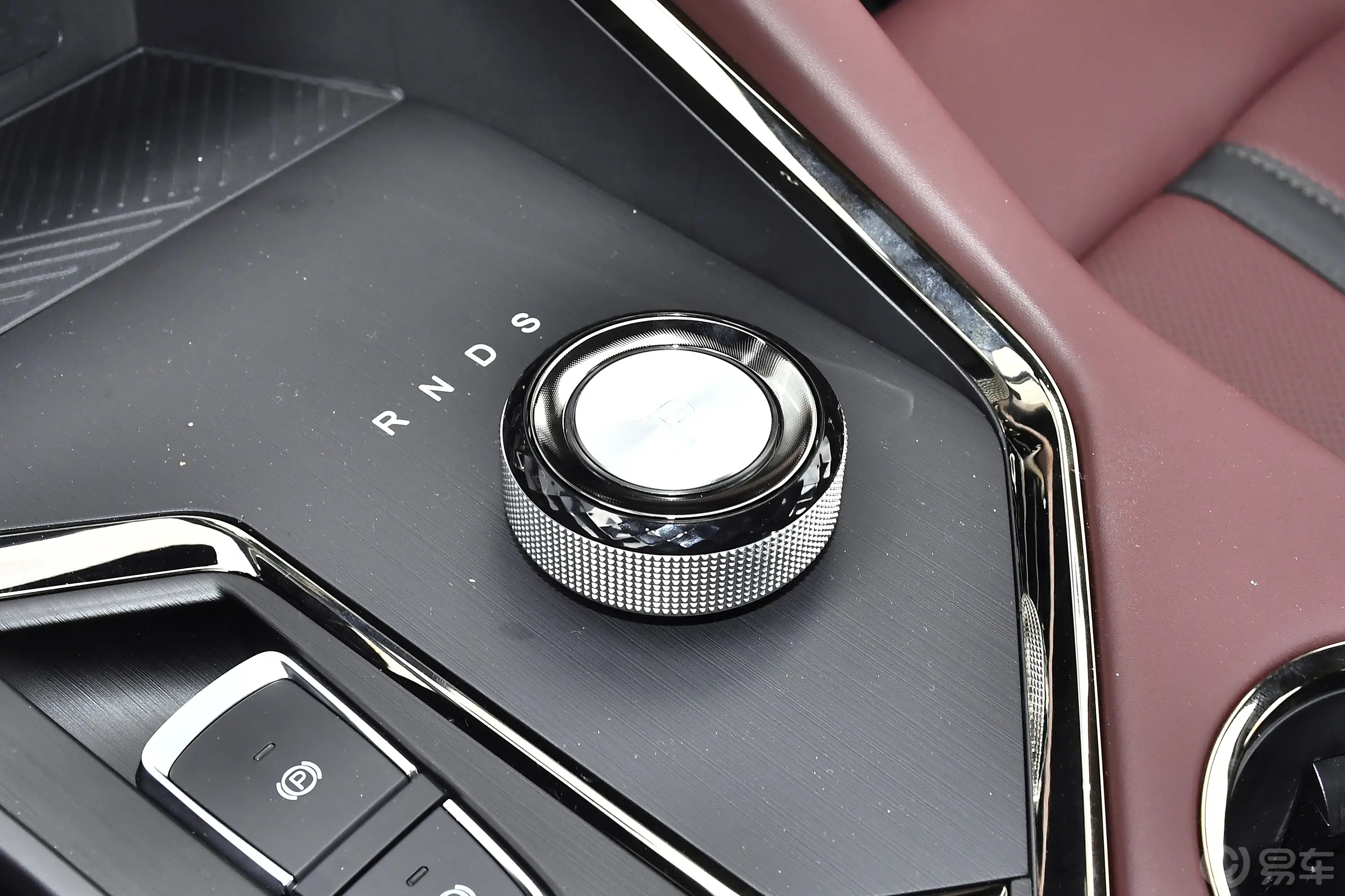 江淮X8 PLUS1.5T 双离合智旅版 7座换挡装置