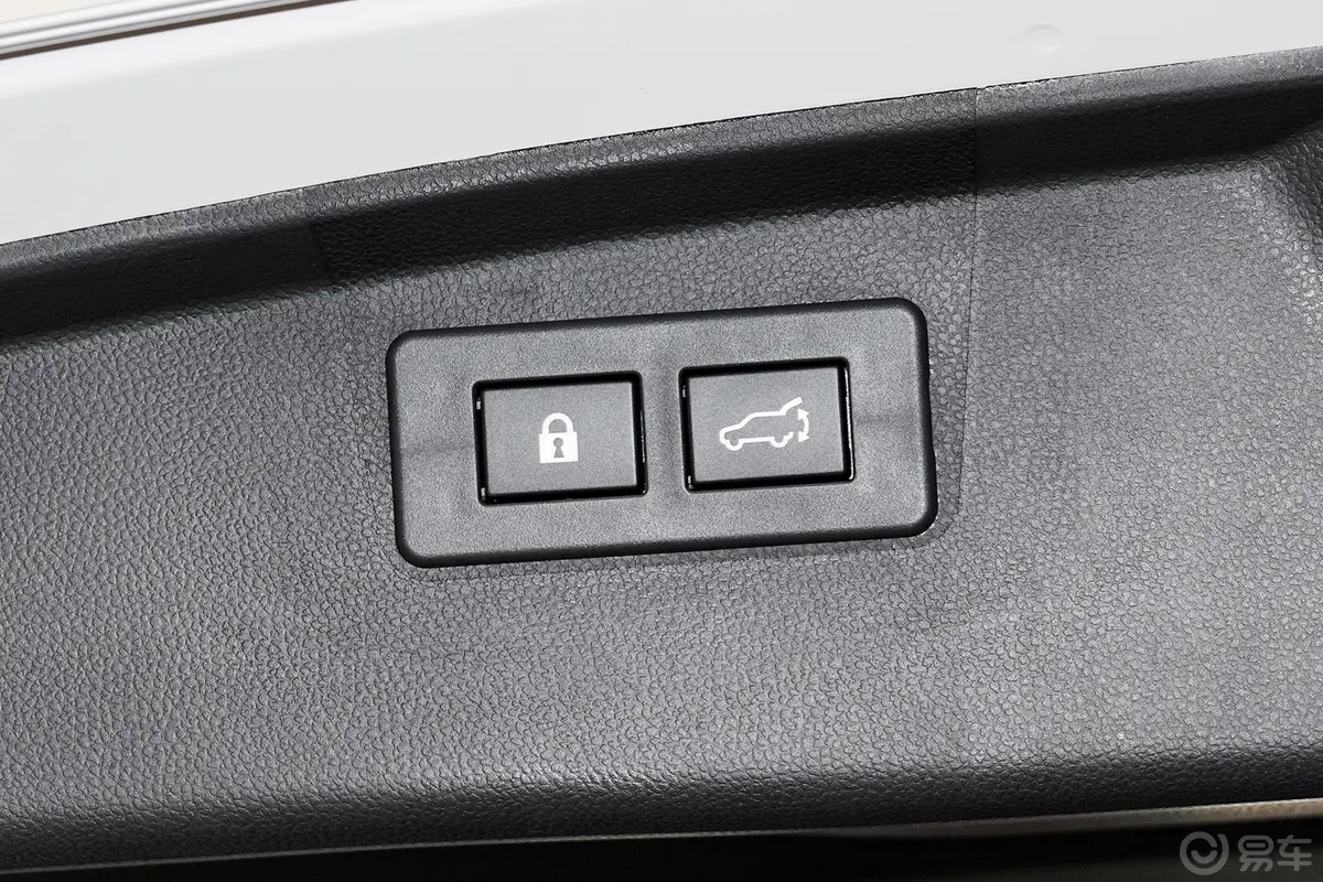 傲虎2.5i AWD旗舰版EyeSight电动尾门按键（手动扶手）