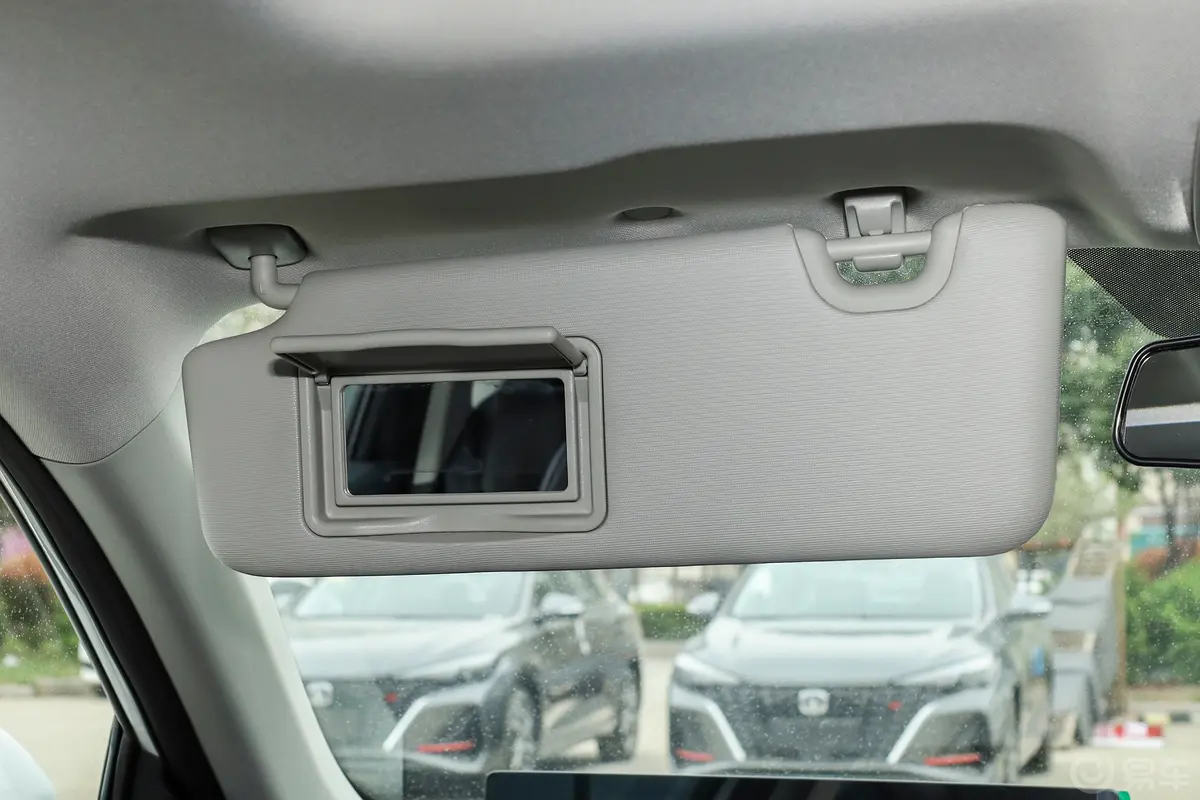 逸动1.5T GDI 双离合畅享版驾驶位遮阳板