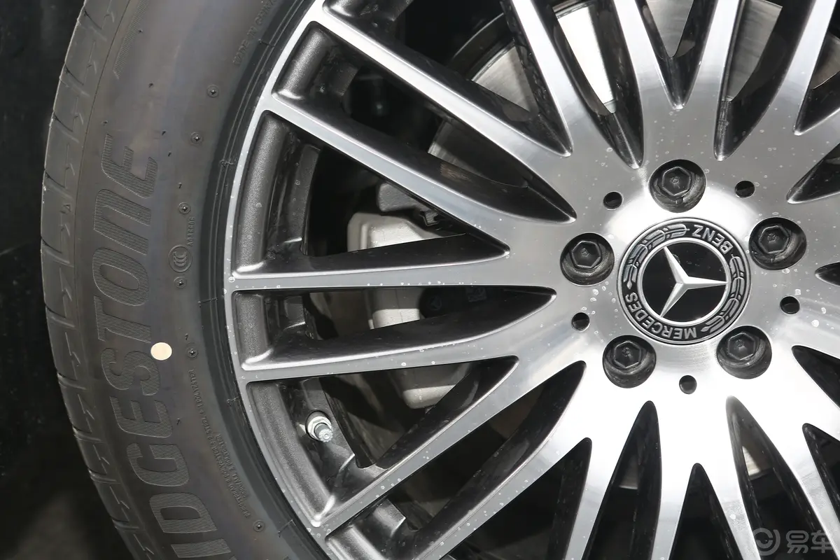 奔驰GLCGLC 300 L 4MATIC 动感型 7座后刹车卡钳