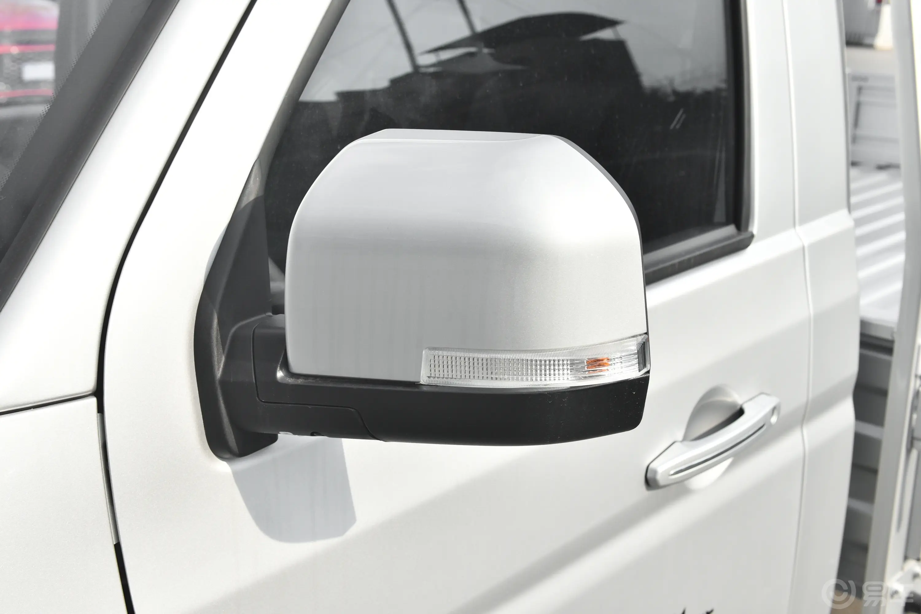 金杯金卡S31.6L 单排3.3米舒适型主驾驶后视镜背面