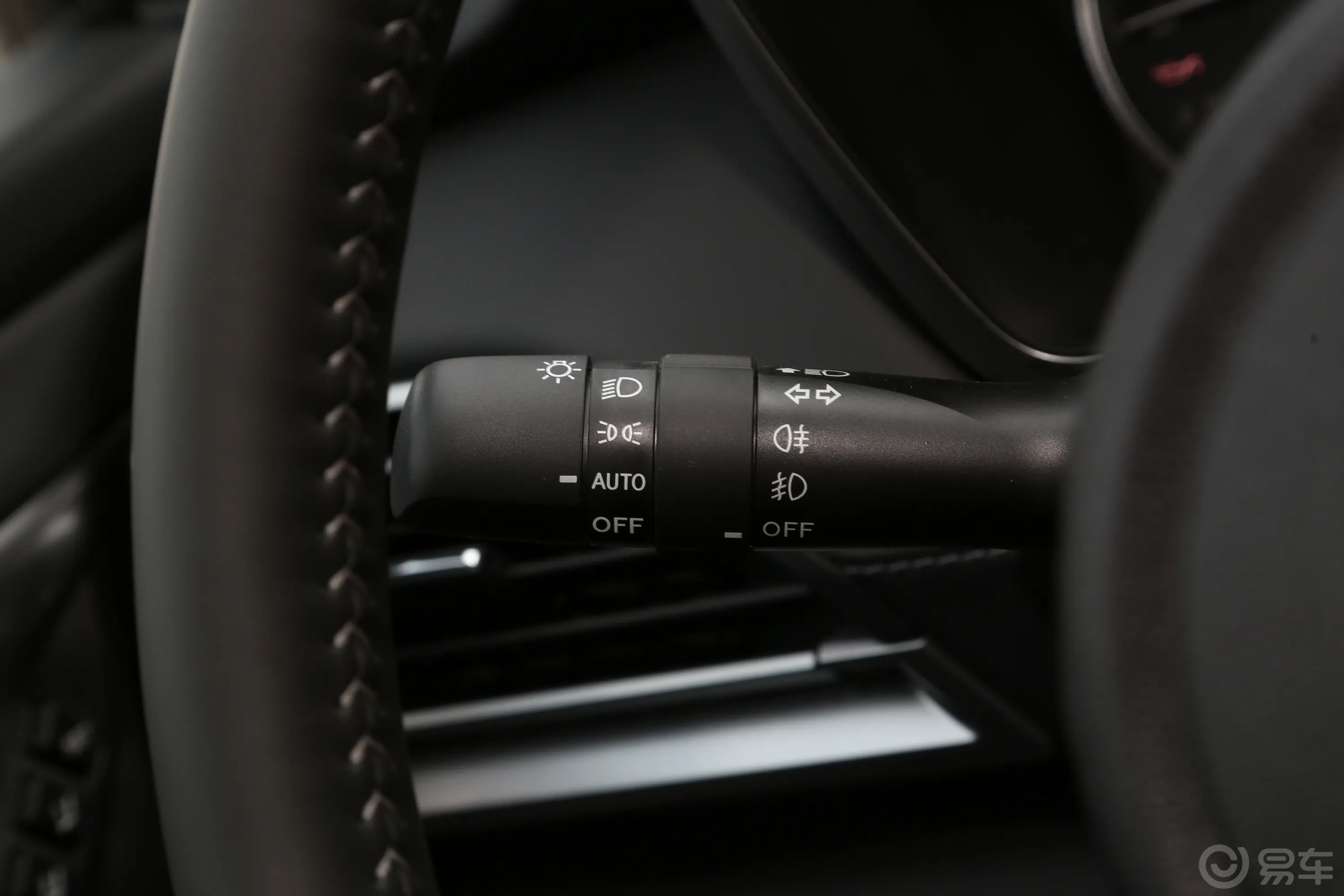 傲虎2.5i AWD旗舰版EyeSight灯光控制区