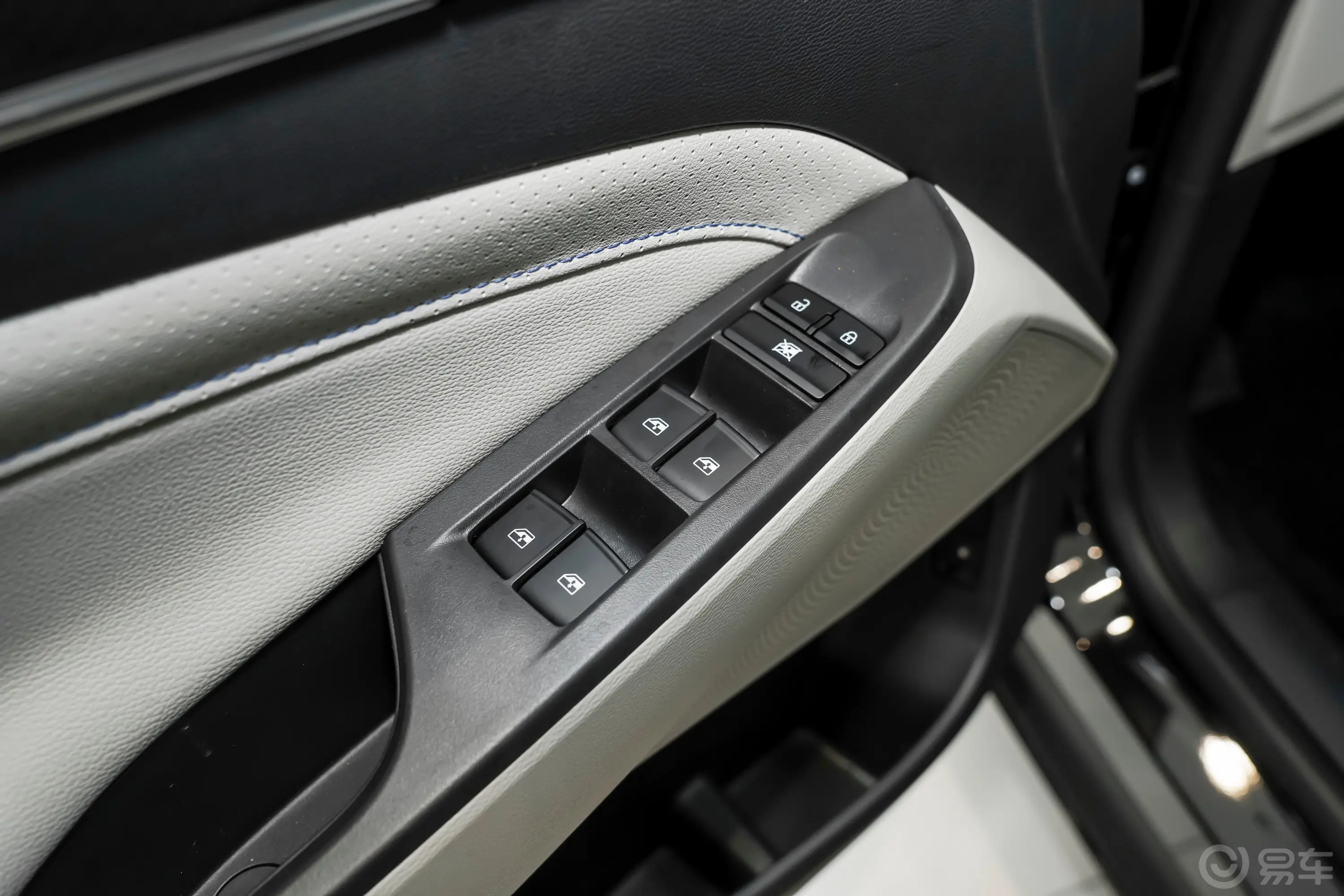 大通G50PLUS 幸福推荐款 1.5T 荣耀版车窗调节整体