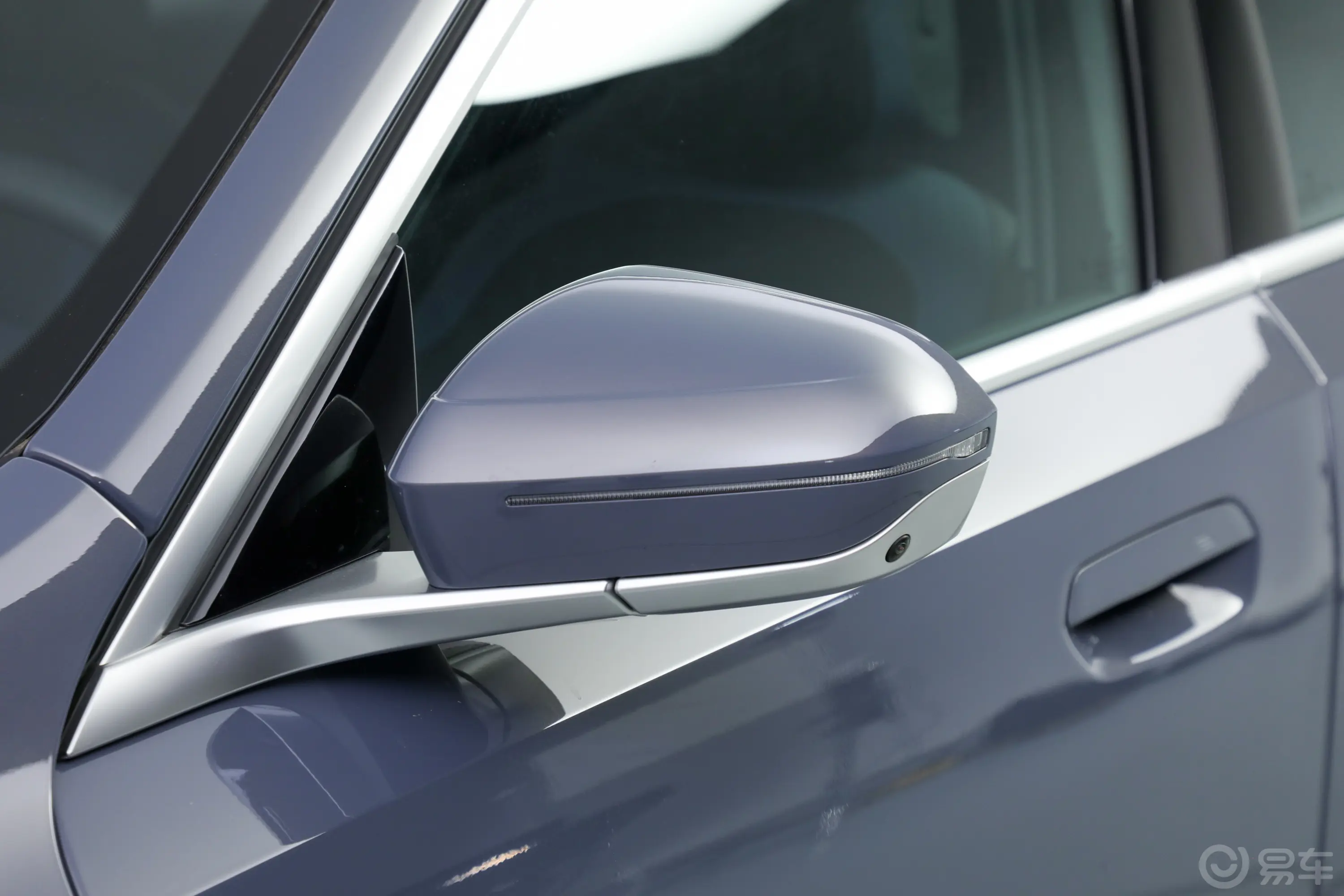 宝马i5eDrive 35L 尊享型 M运动套装主驾驶后视镜背面