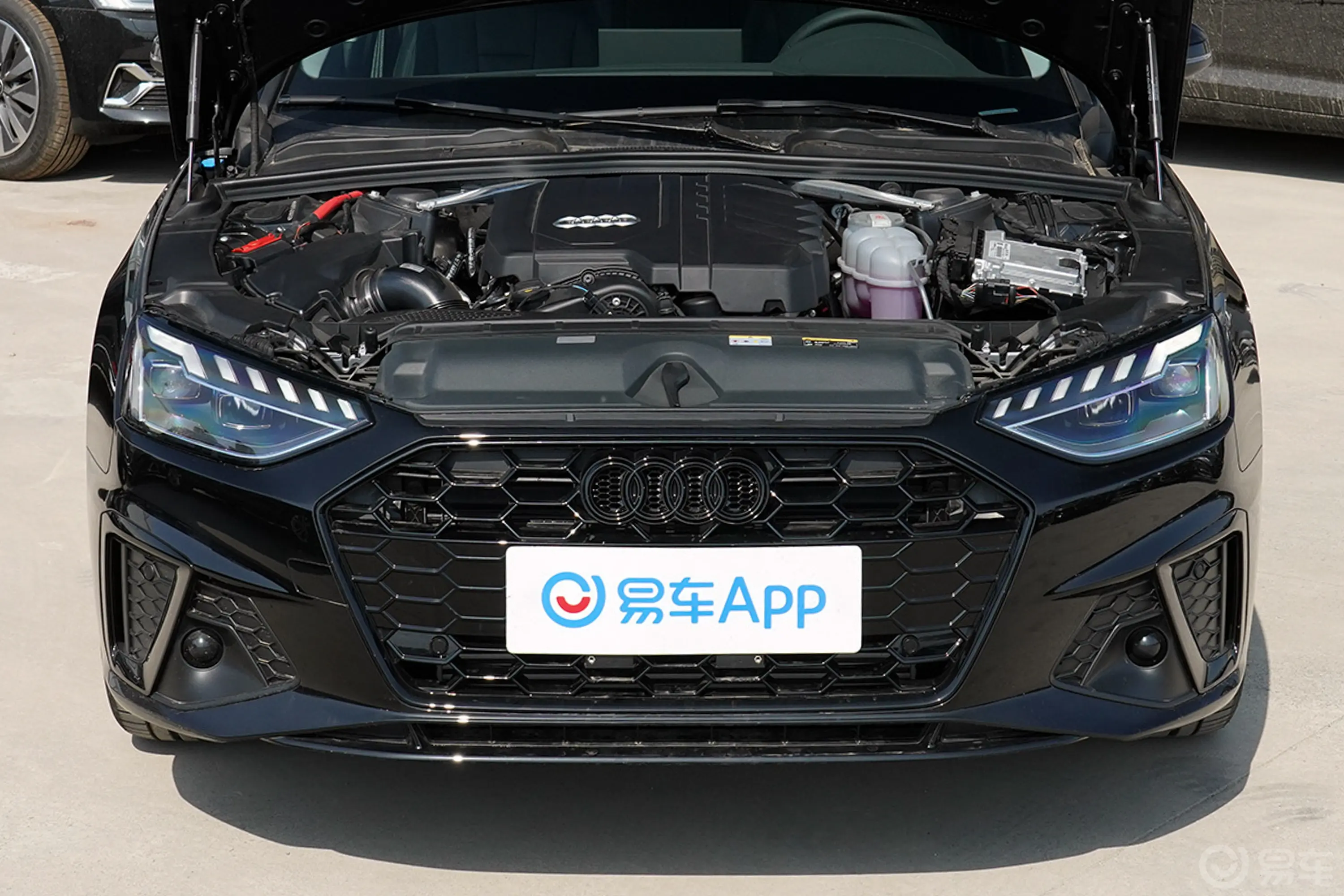 奥迪A4(进口)Avant 40 TFSI 时尚动感型发动机舱整体