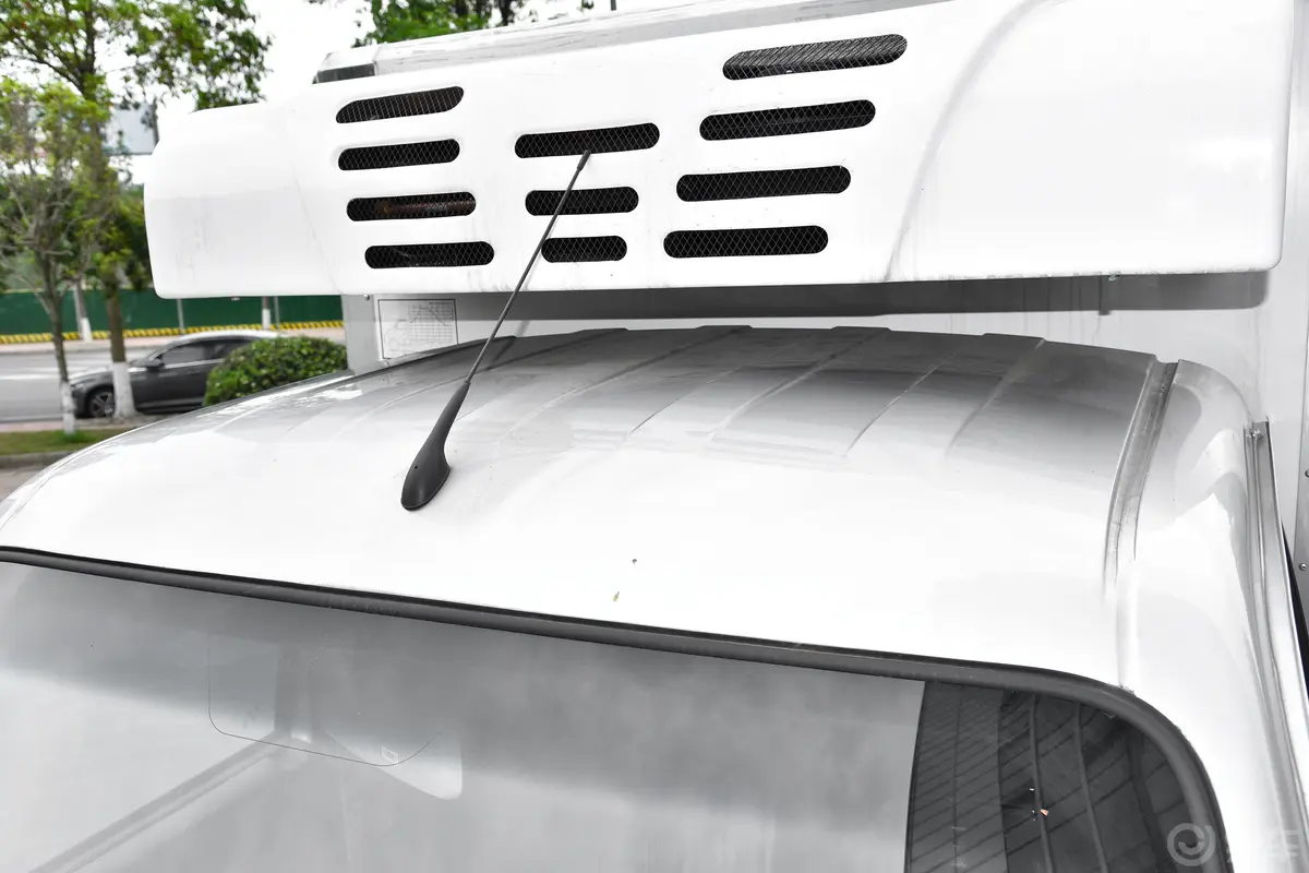 瑞驰新能源EC31263km 冷藏车标准版天窗