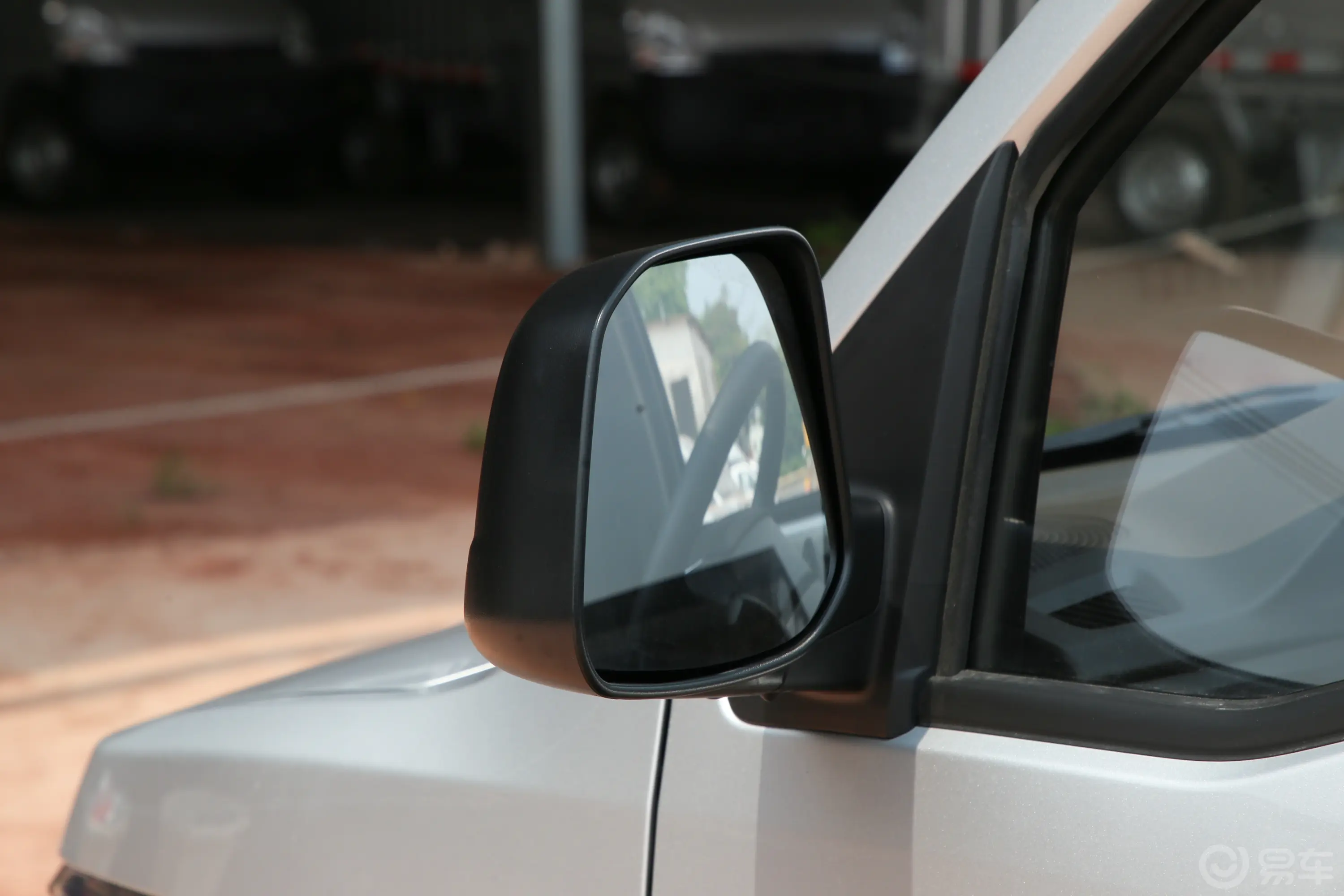 五菱荣光新卡2.0L 单排超长版后双轮舒适型 2座后视镜镜面