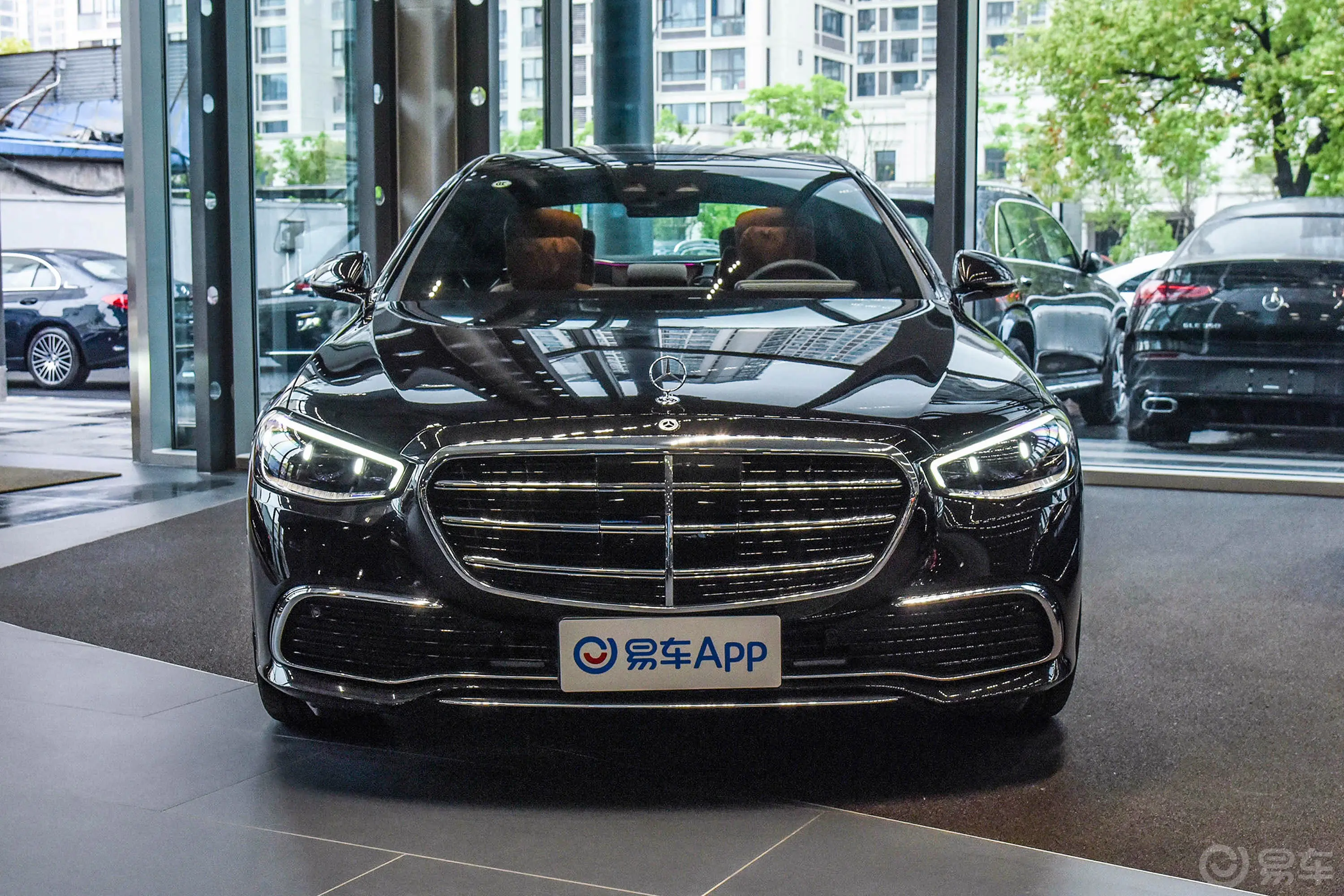 奔驰S级改款 S 400 L 商务型正前水平