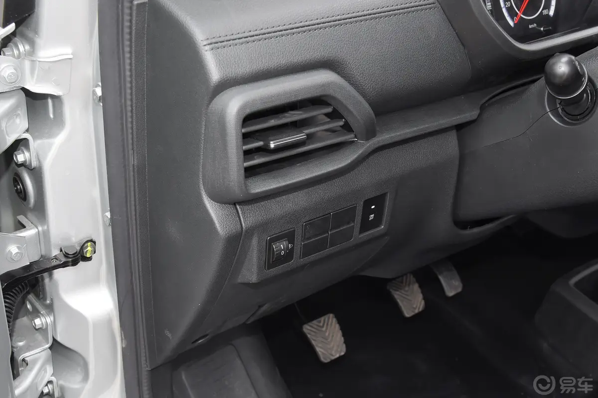 长安星卡PLUS1.6L 栏板车单排舒适型空调版 CNG主驾驶位