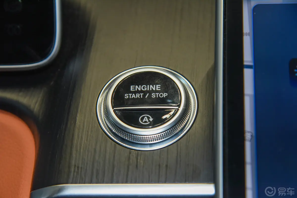 奔驰S级改款 S 400 L 商务型钥匙孔或一键启动按键