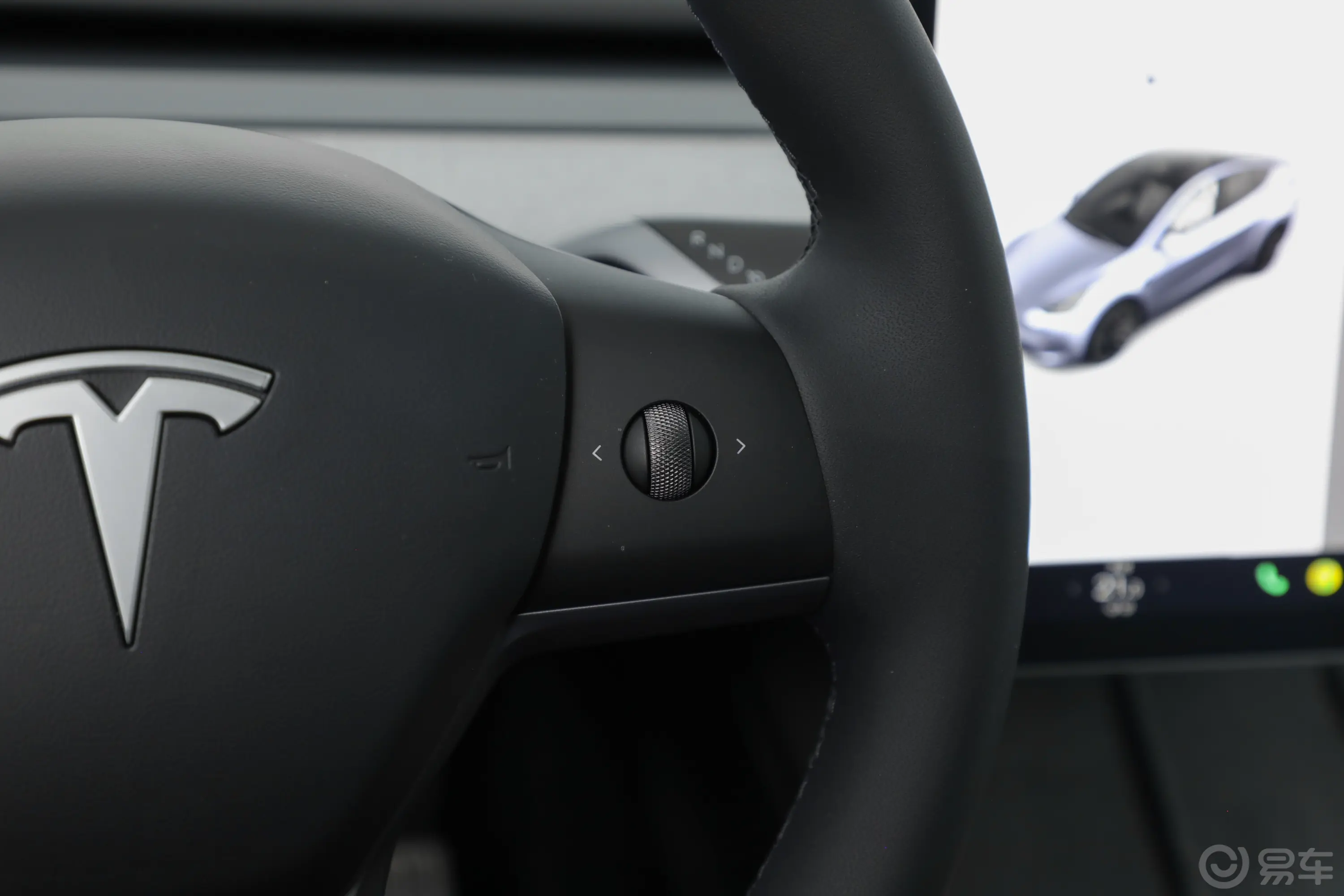 Model Y615km Performance高性能全轮驱动版右侧方向盘功能按键