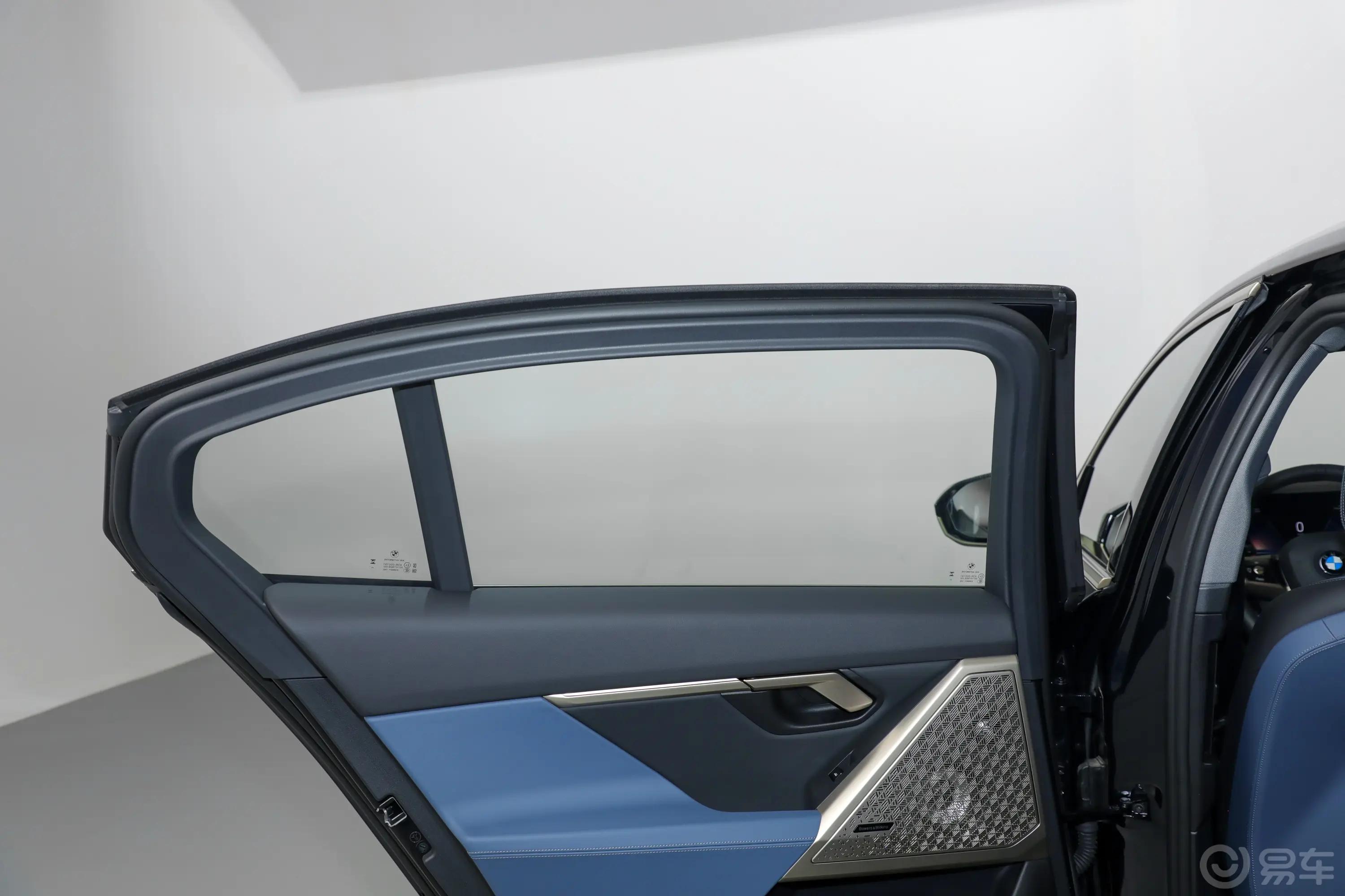 宝马5系530Li 尊享型 M运动套装后排侧窗遮阳帘