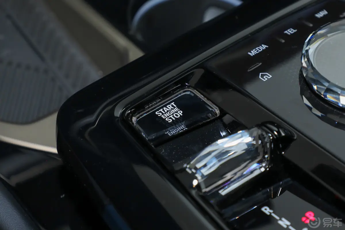 宝马5系530Li 尊享型 M运动套装钥匙孔或一键启动按键