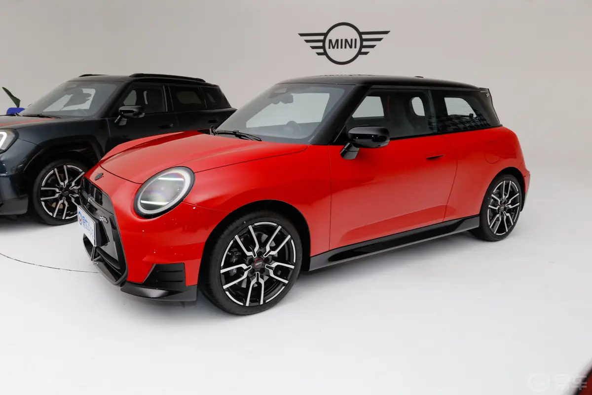 电动MINI COOPERCOOPER S 试装车正侧车头向左水平