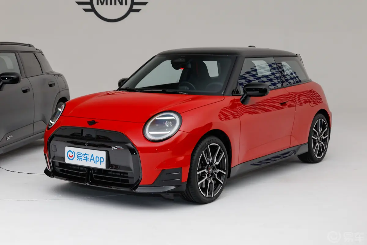 电动MINI COOPERCOOPER S 试装车侧前45度车头向左水平