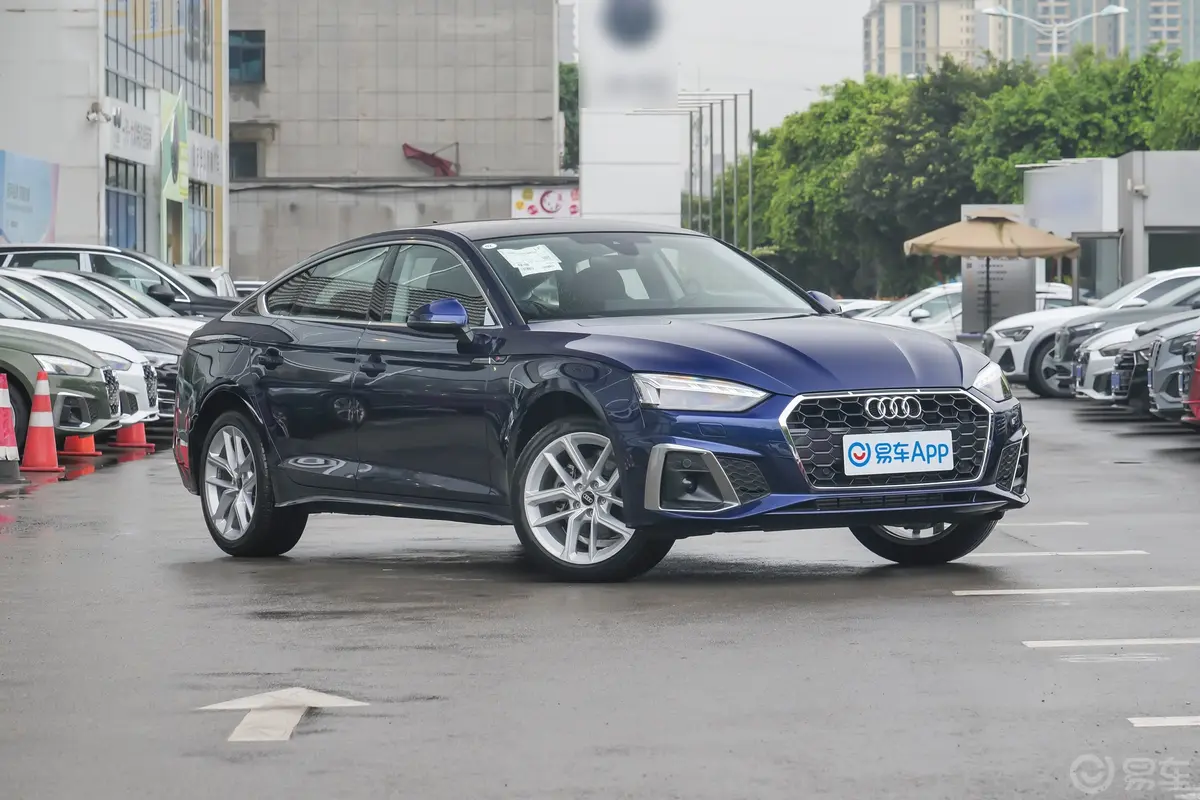 奥迪A5Sportback 40 TFSI 时尚动感型侧前45度车头向右水平