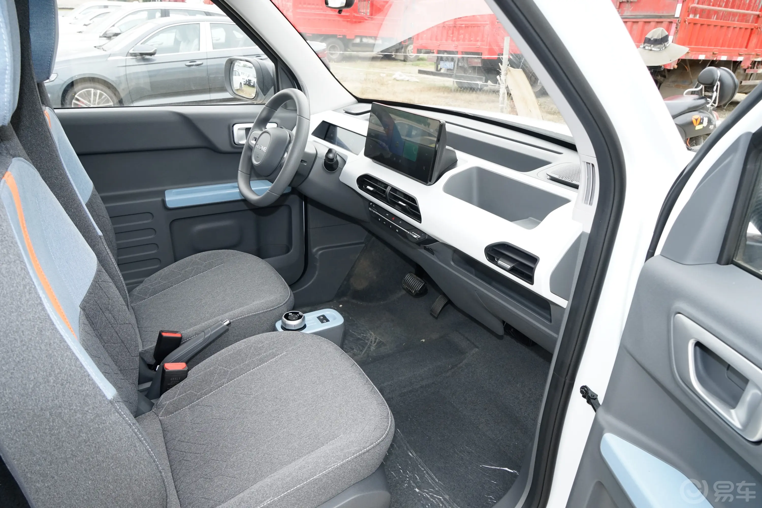 熊猫熊猫mini 200km 龙腾PRO版内饰全景副驾方向