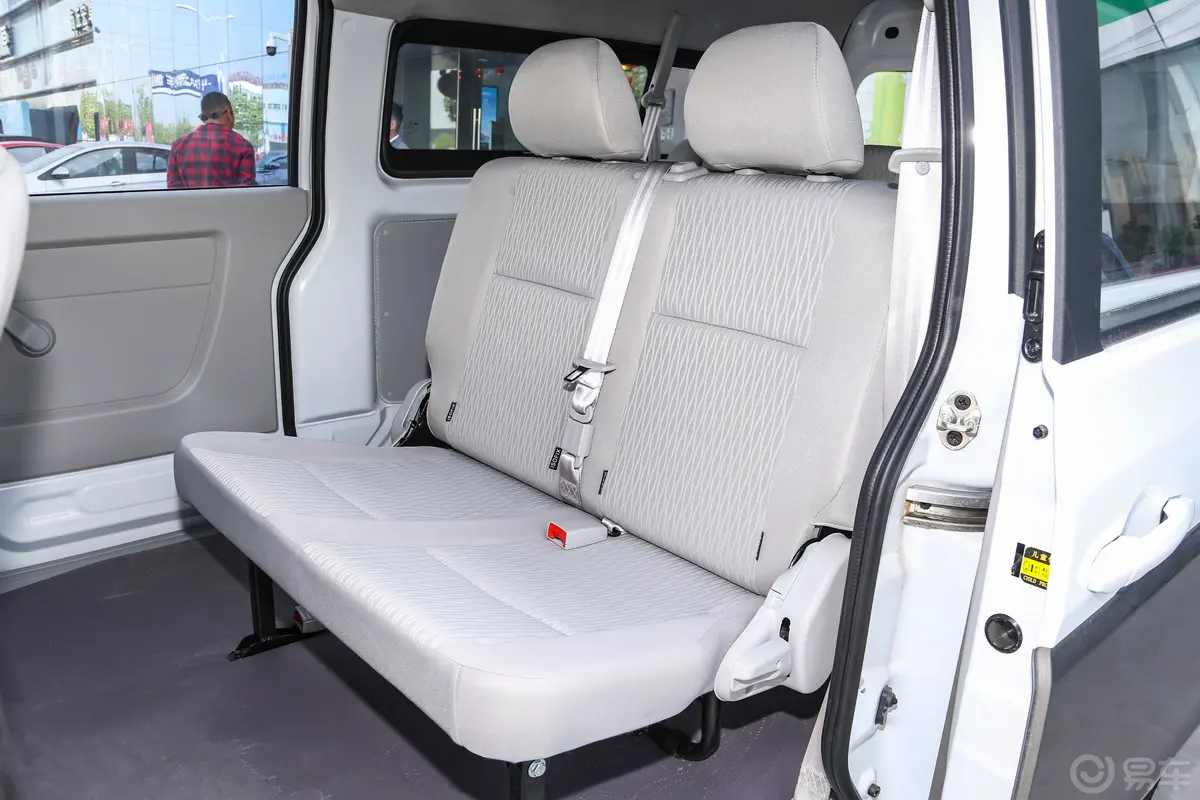 金杯新海狮X30L1.5L 客车财富空调版 7座后排座椅